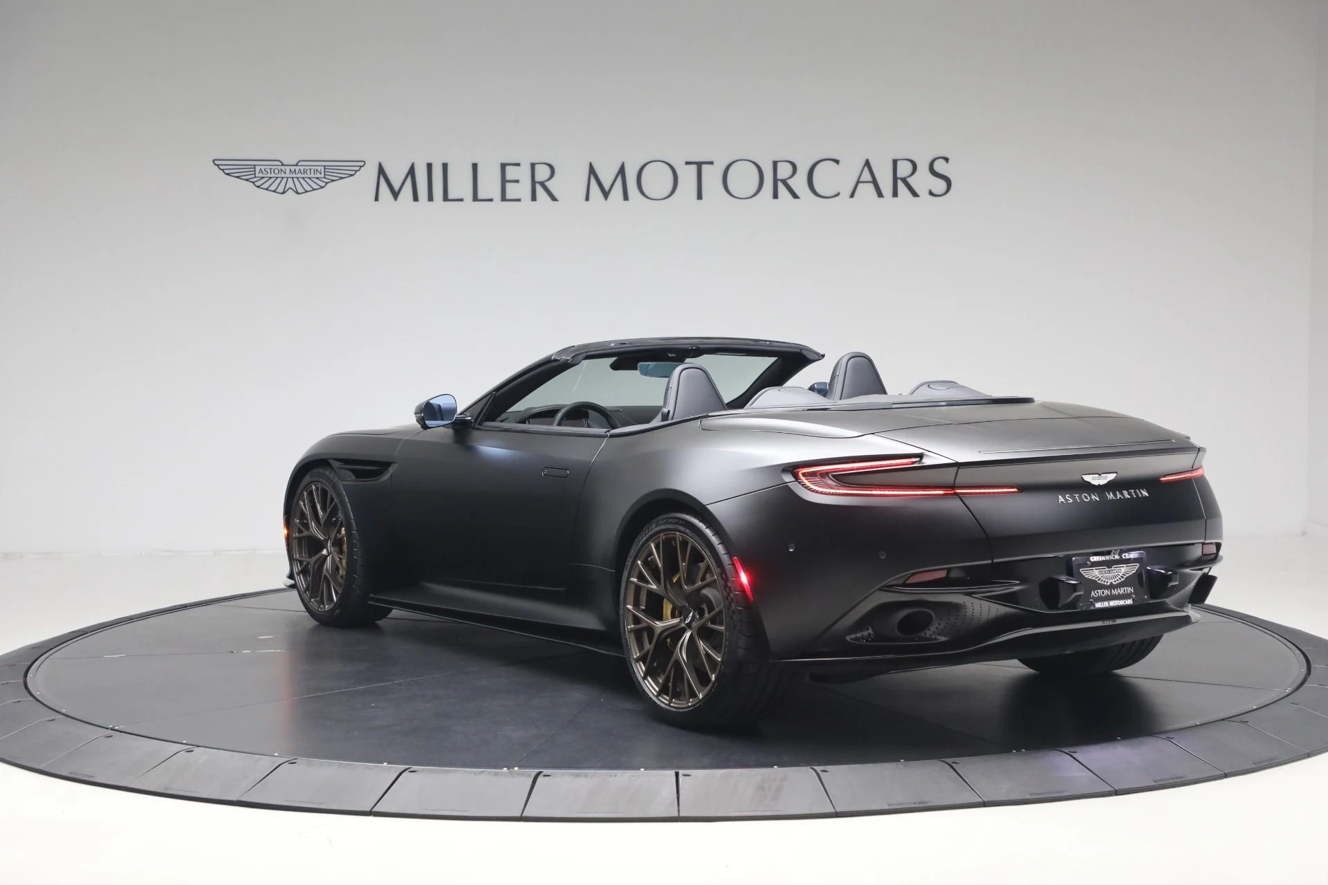 mph004_268839427_Used_2024_Aston_Martin_DB_12_Volante_1778012465_1204101fbb