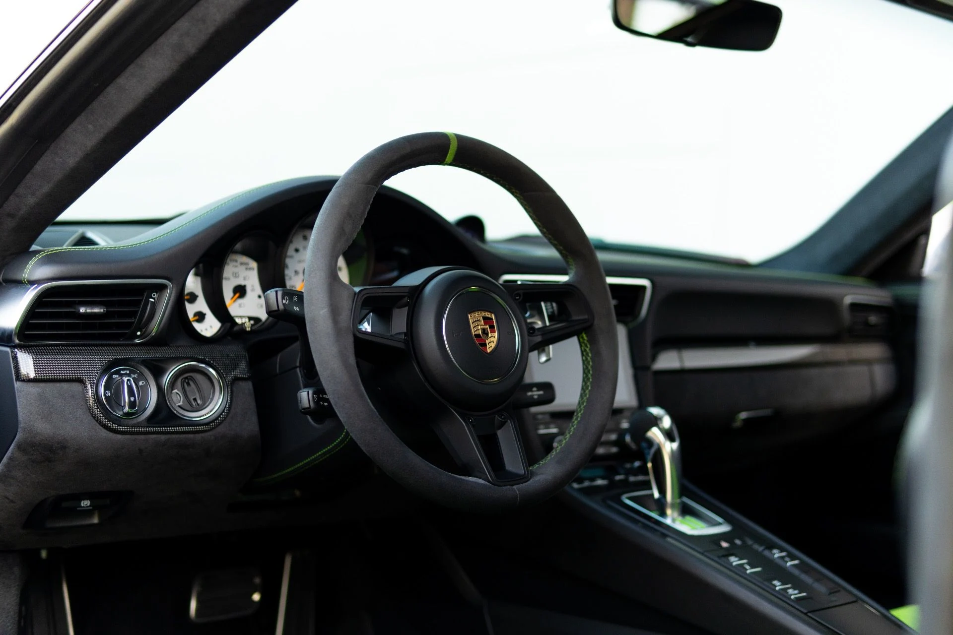 mph004_2691031026_Used_2019_Porsche_911_GT_3_RS_1765832694_2e4799a6e3