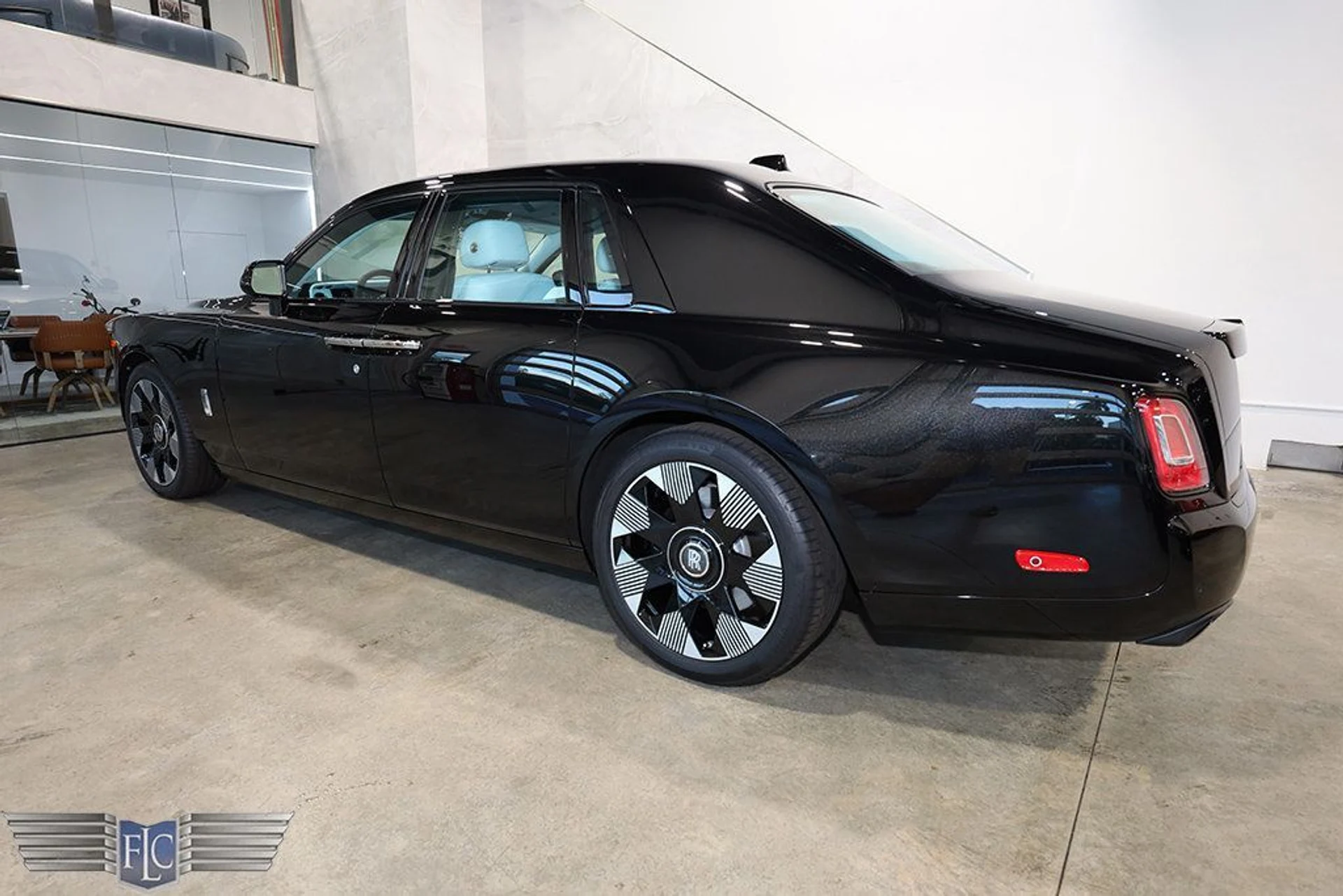 mph004_2703585571_used_2025_rolls_royce_phantom_sedan_9689_22959551_5_1024_c724d01a14