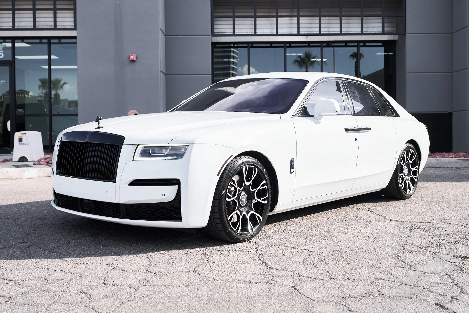 mph004_2716581205_Used_2024_Rolls_Royce_Ghost_Base_1757190809_239aa832cc