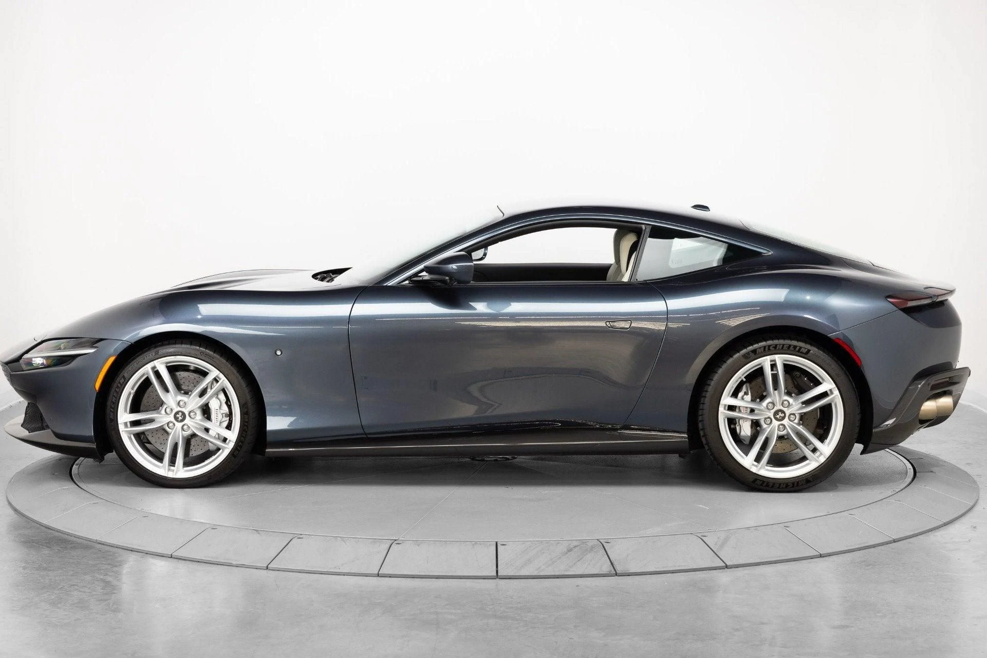 mph004_2717053368_Used_2021_Ferrari_Roma_1786098918_0f3583d4d7