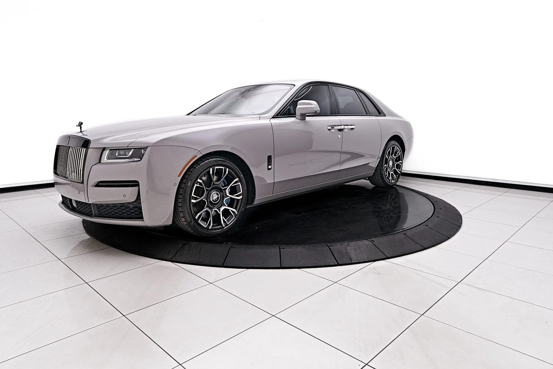 mph004_2724221188_Used_2022_Rolls_Royce_Ghost_Black_Badge_1745954318_c5921962b1