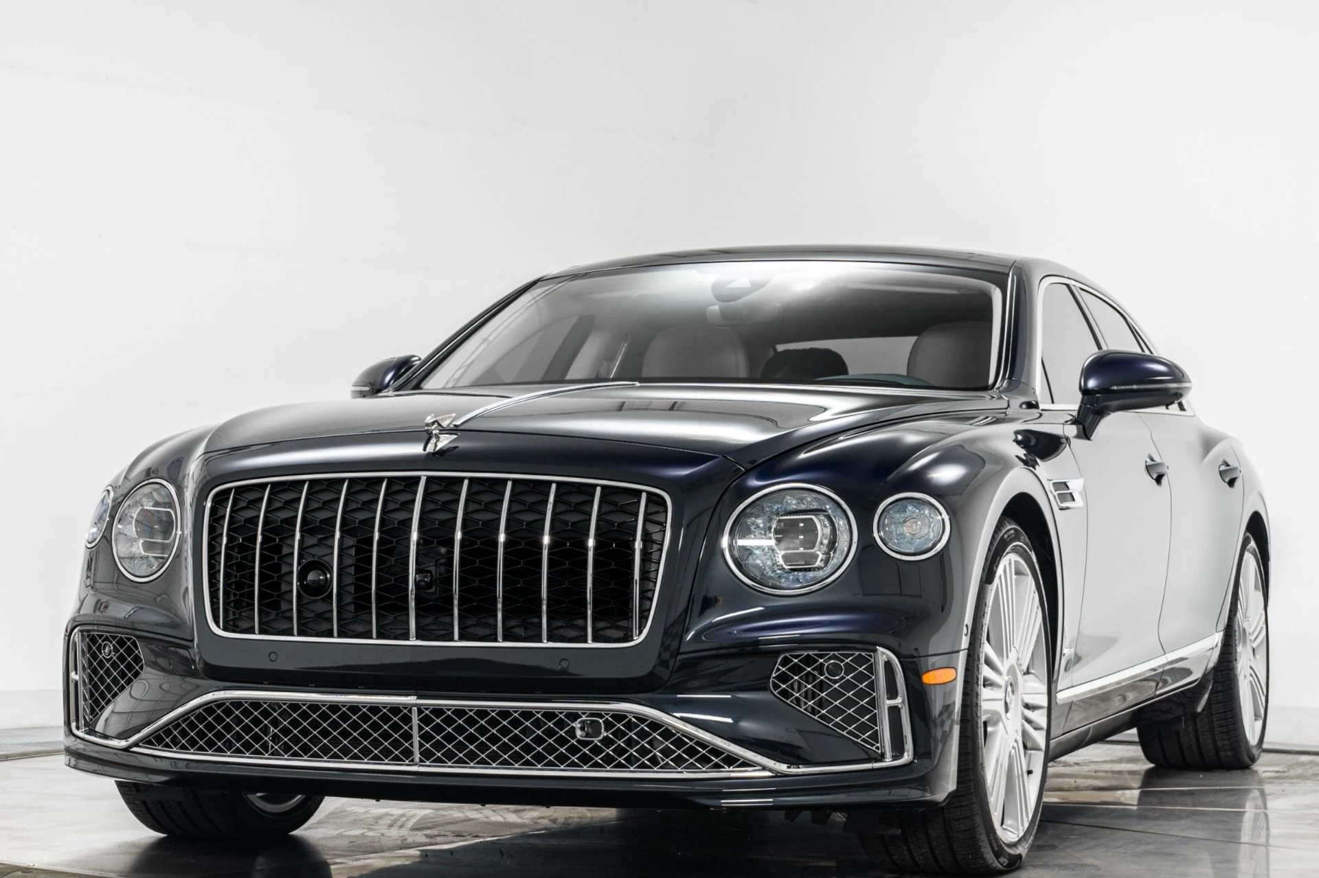 mph004_2729105942_Used_2026_Bentley_Flying_Spur_Azure_Bang_and_Olufsen_Audio_Mulliner_Driving_Specification_1778702450_3c234cc3ad