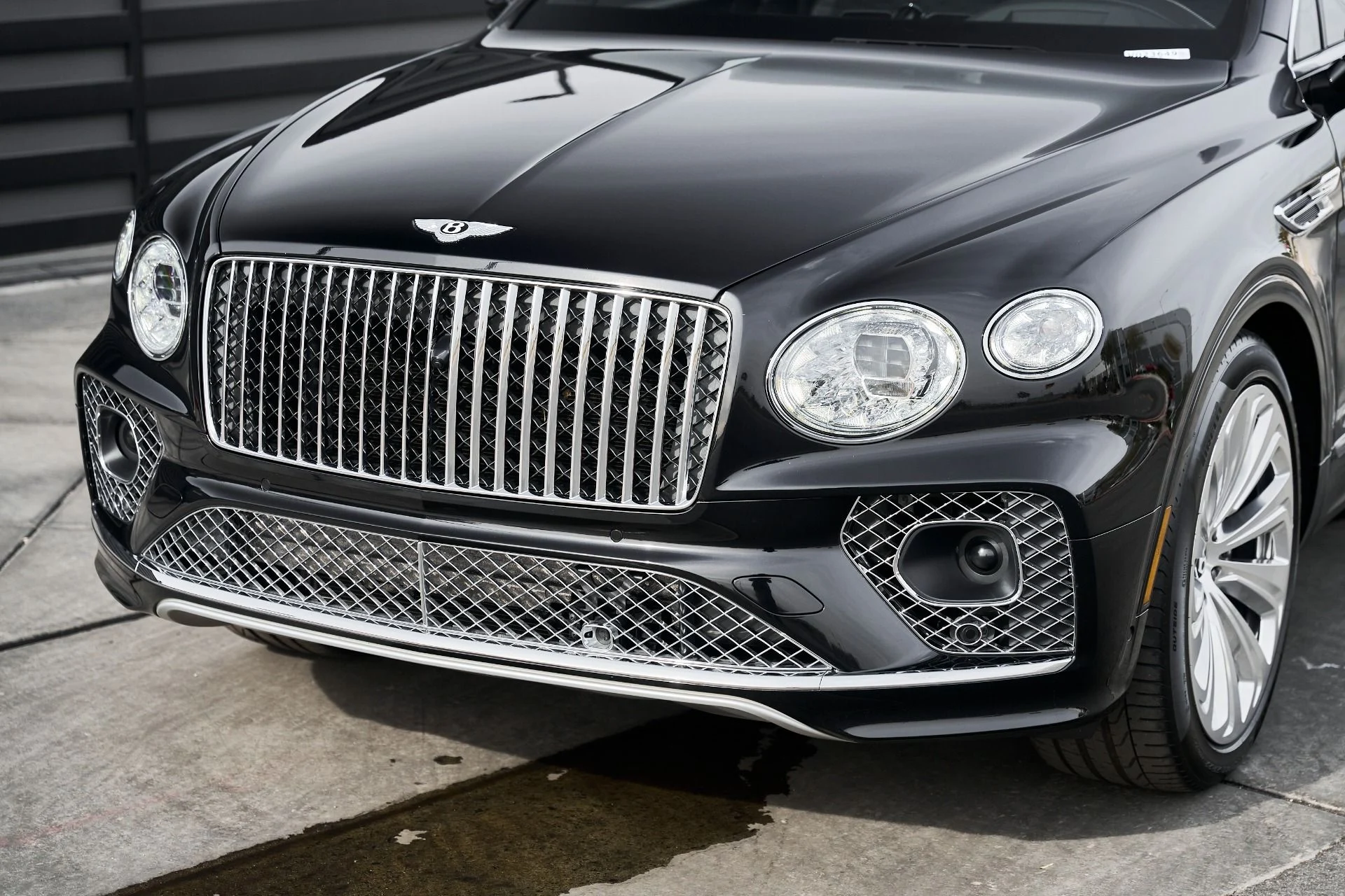 mph004_2743781872_Used_2023_Bentley_Bentayga_EWB_Azure_1769048593_bc05bbd3bd
