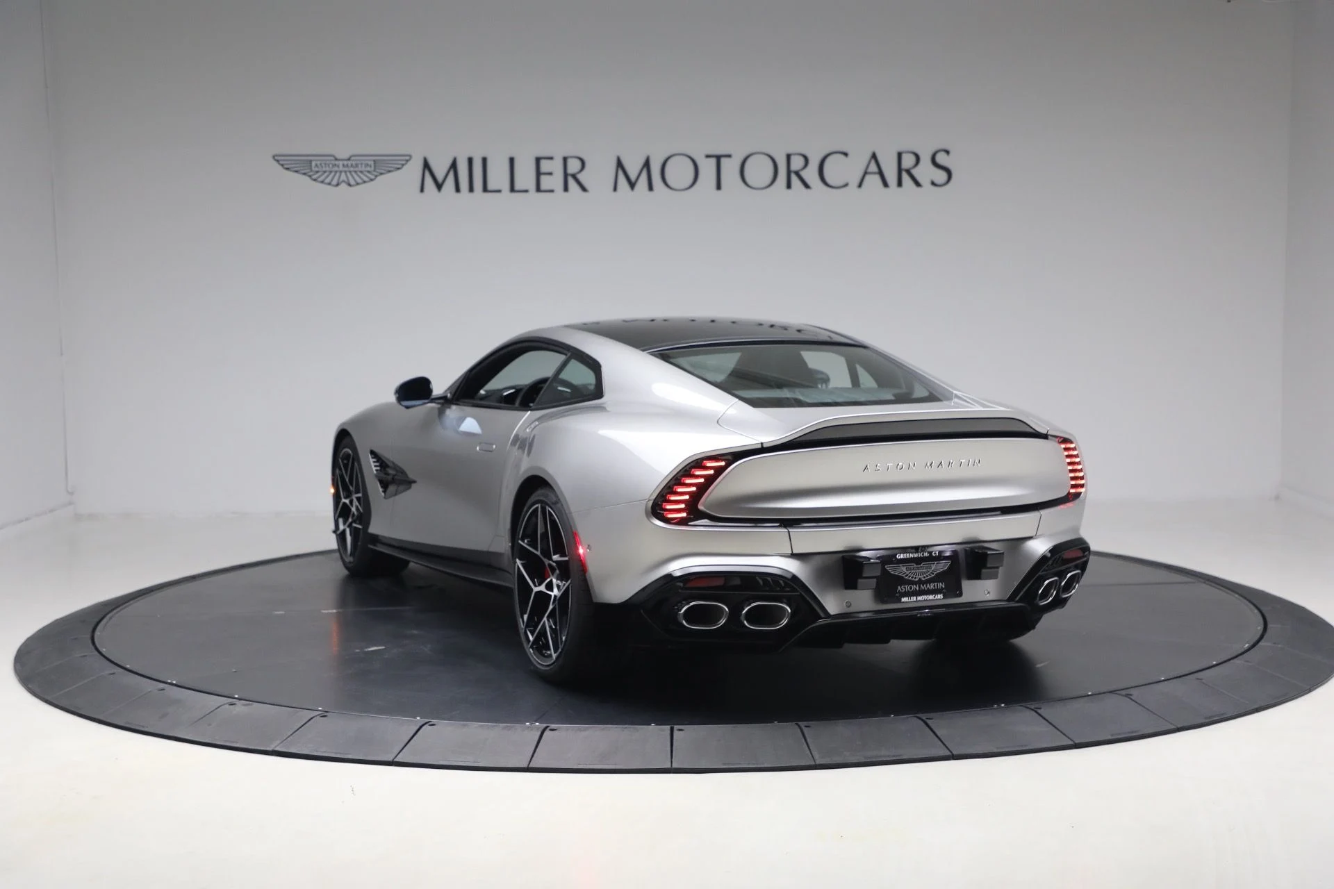 mph004_2746769078_New_2026_Aston_Martin_Vanquish_1767630321_1a0c7b4f17