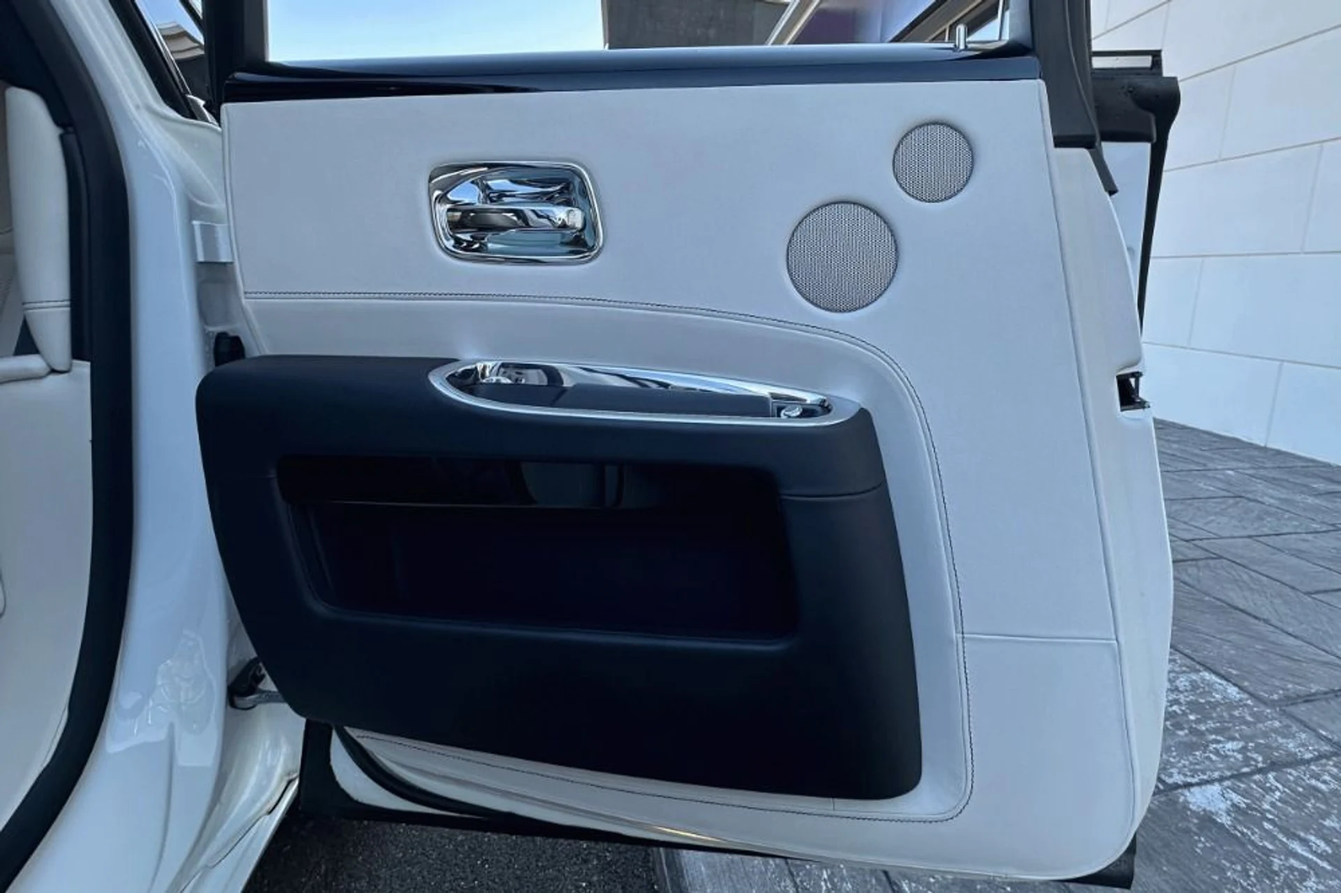 mph004_2748773979_Used_2016_Rolls_Royce_Ghost_1768387750_3e47db842f