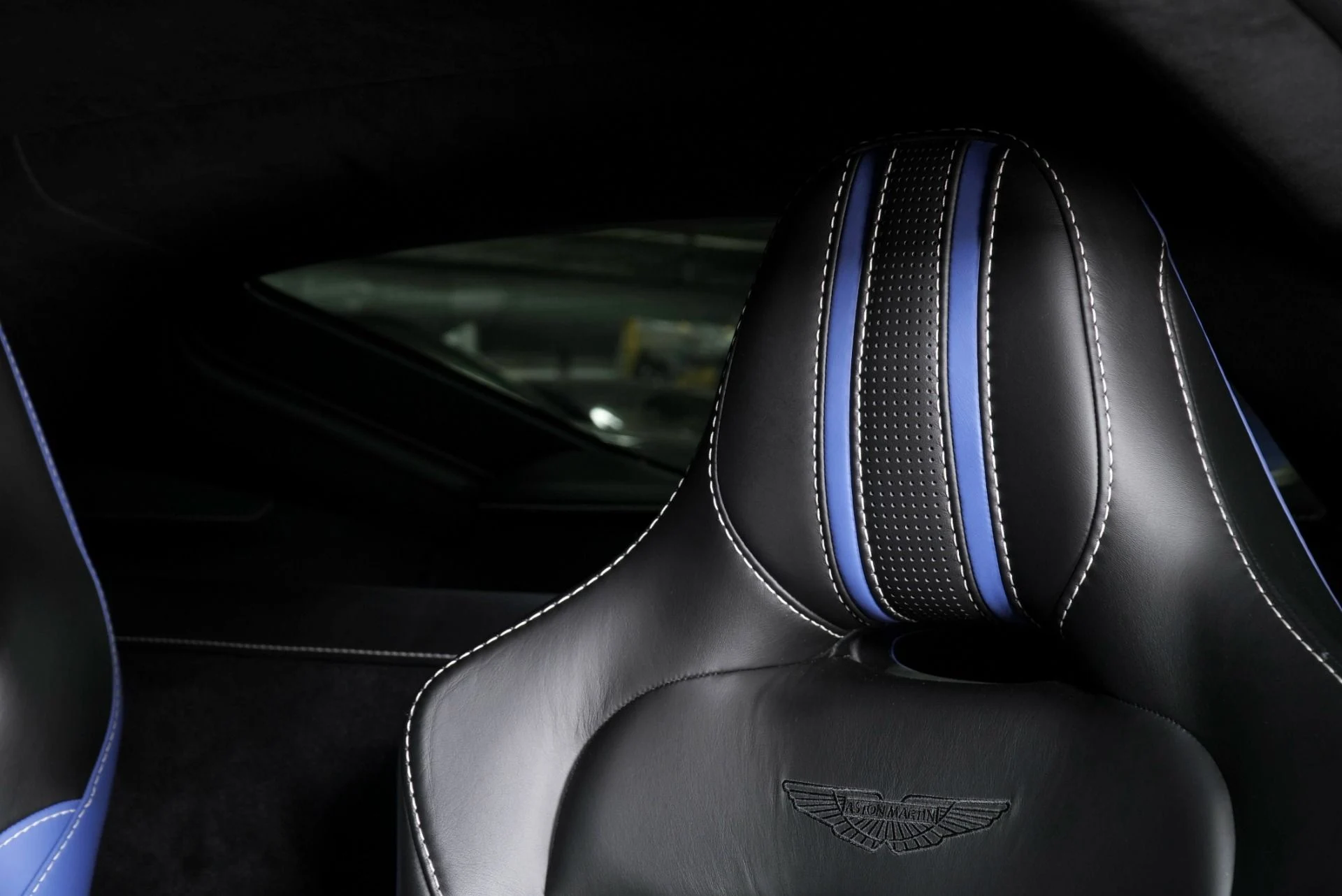 mph004_2753485248_Used_2021_Aston_Martin_Vantage_1770366066_e806634dab