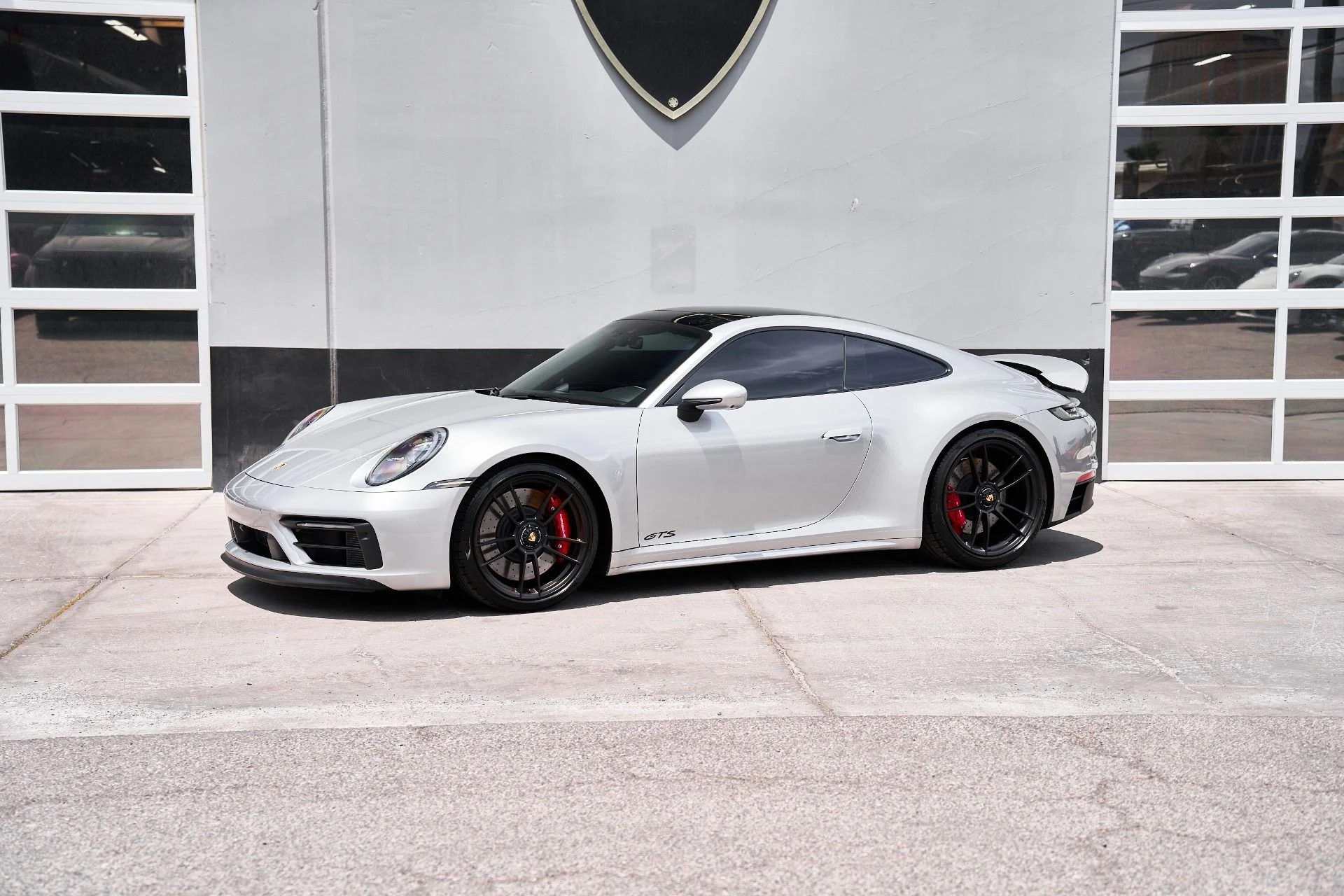 mph004_2754395165_Used_2024_Porsche_911_Carrera_4_GTS_1753409003_ee4274aee4