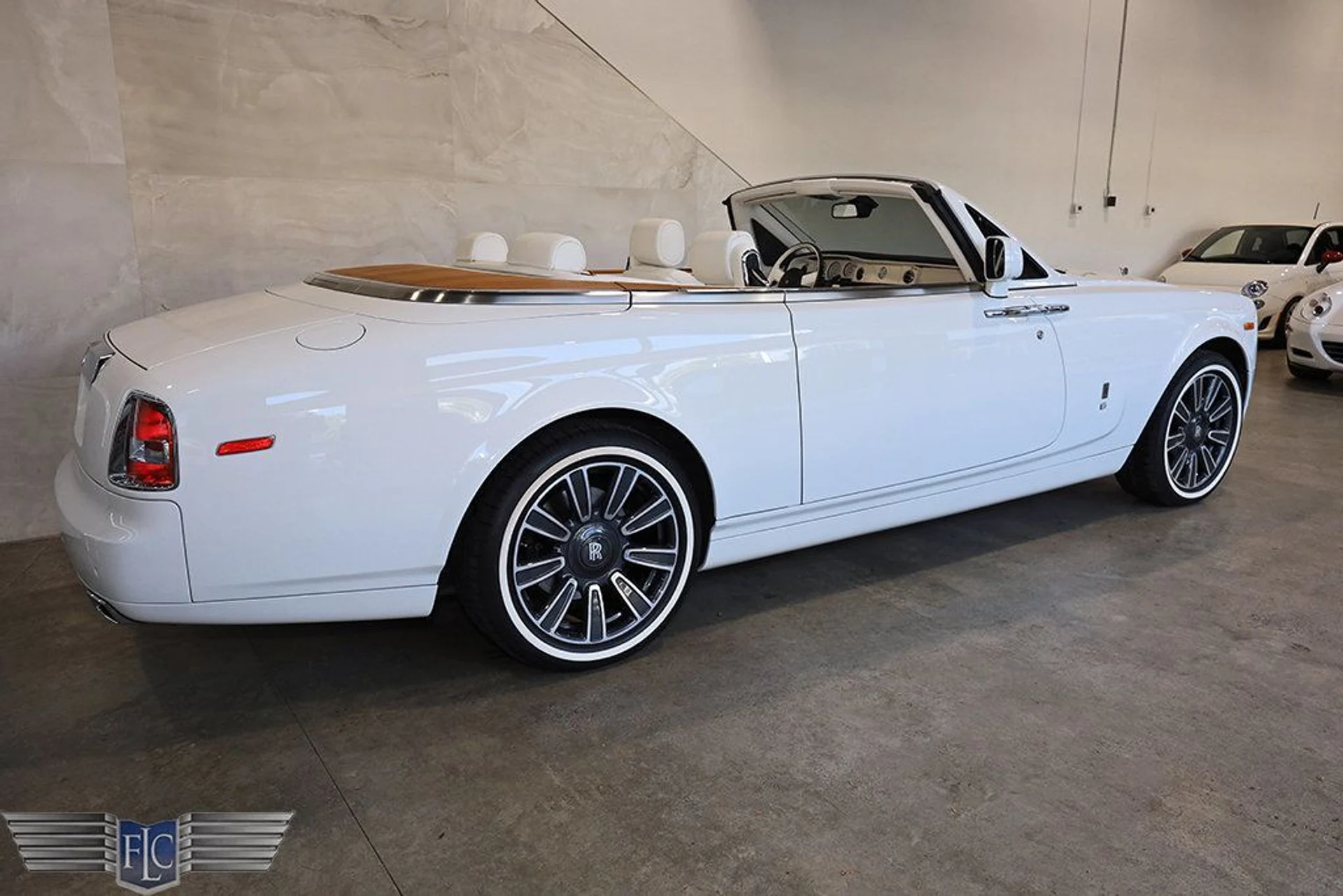 mph004_2761638056_used_2017_rolls_royce_phantom_drophead_covertiblefinaledition_9689_22834890_5_1024_93a9aed2bb