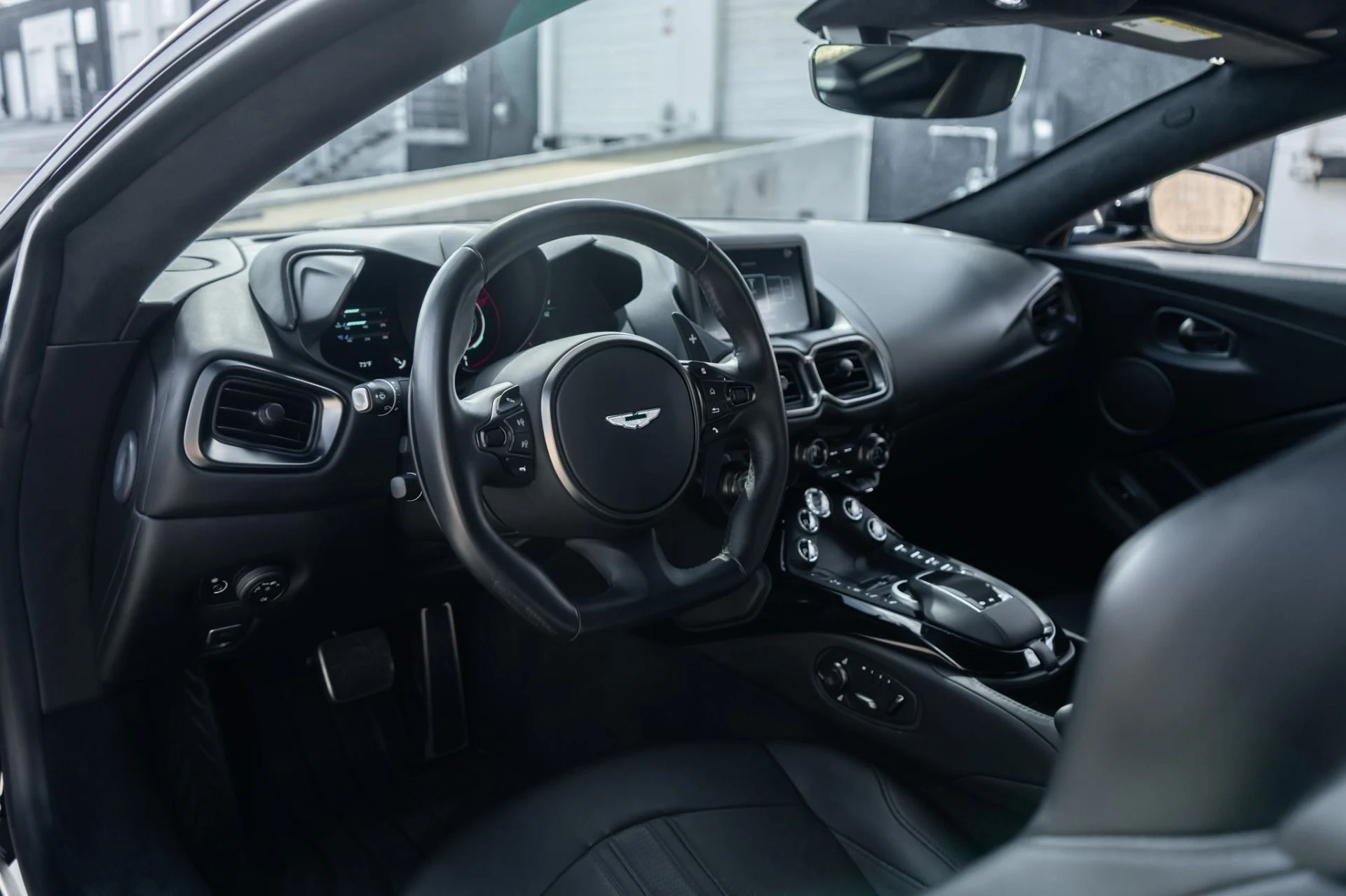 mph004_2765037539_Used_2019_Aston_Martin_Vantage_1789496200_9e6f42c4a6