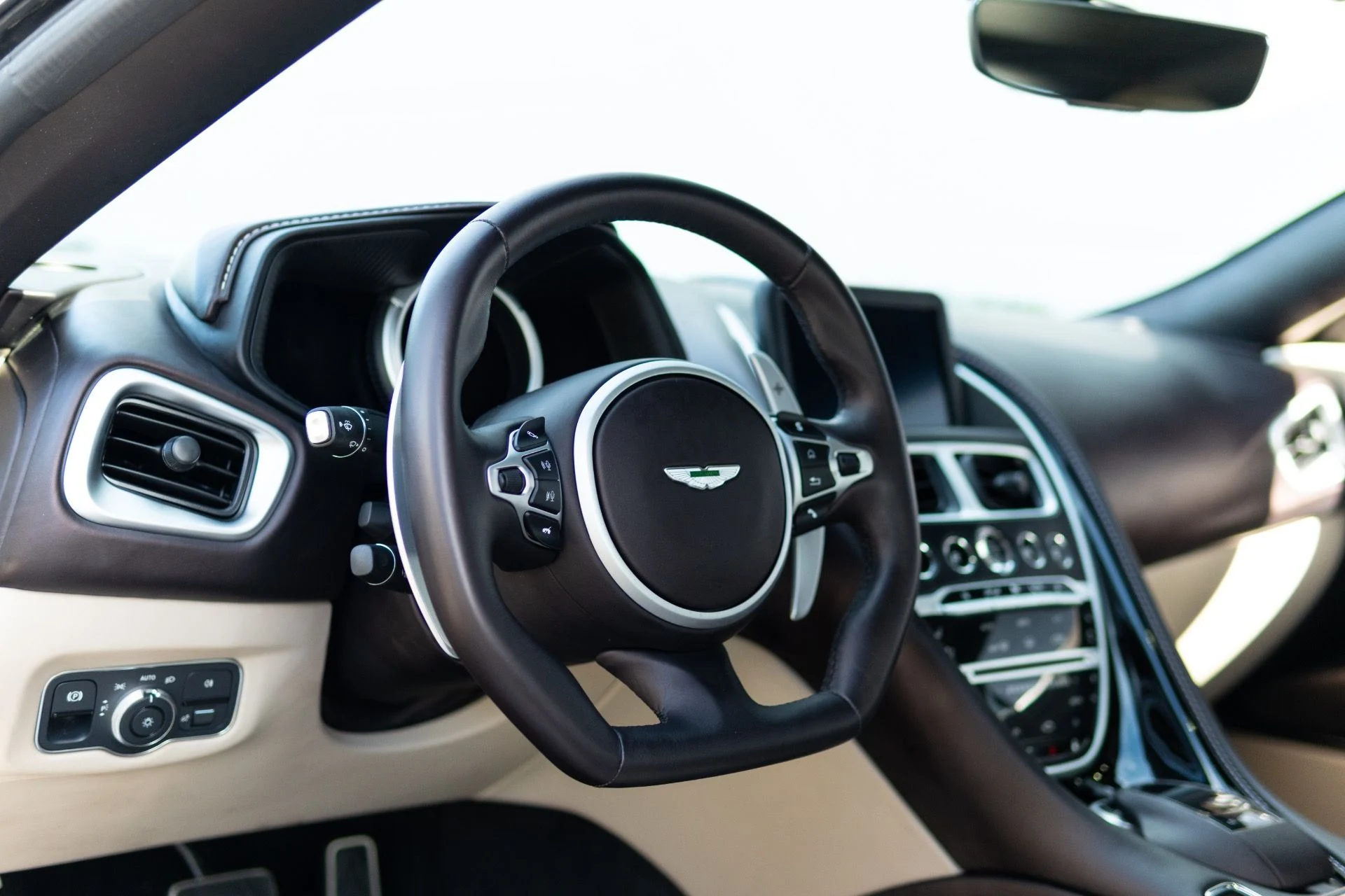 mph004_2767423107_Used_2023_Aston_Martin_DB_11_V8_1765580220_c80744fb2b