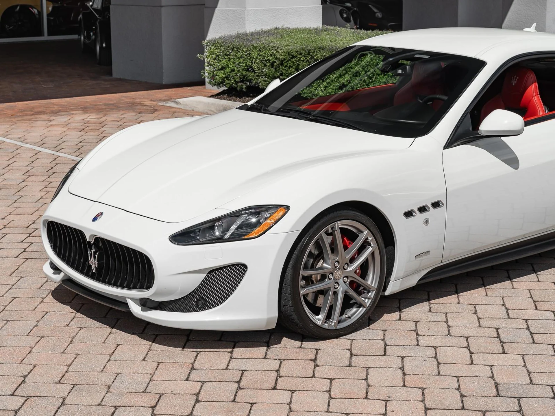mph004_2778377633_Used_2017_Maserati_Gran_Turismo_Sport_1759184182_57920eb1cc