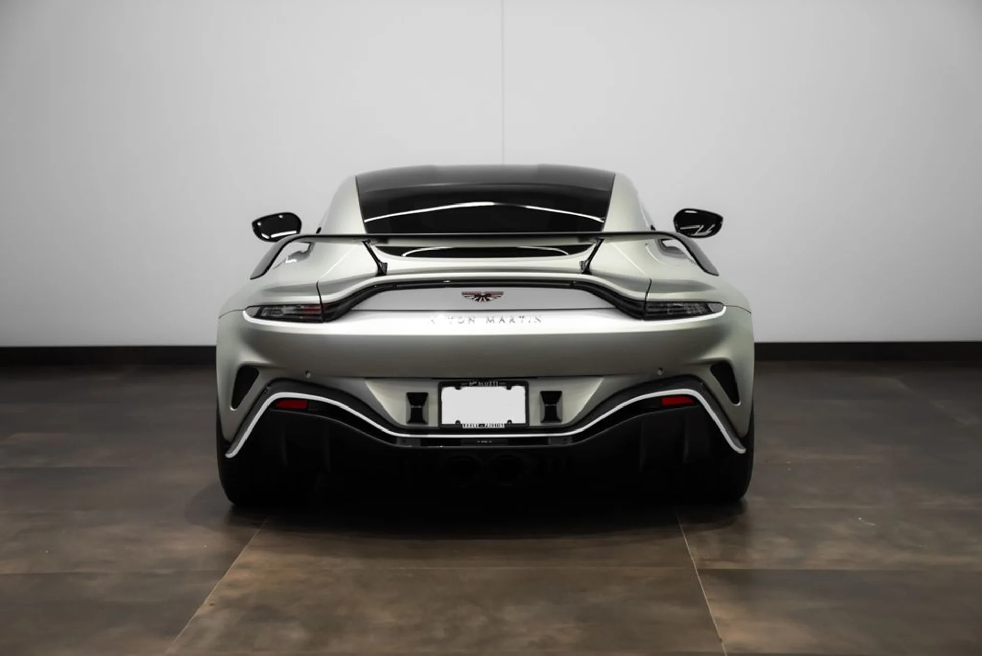 mph004_2779254435_aston_martin_vantage_2023_jpg_v_1773863537_5e7cd913b1