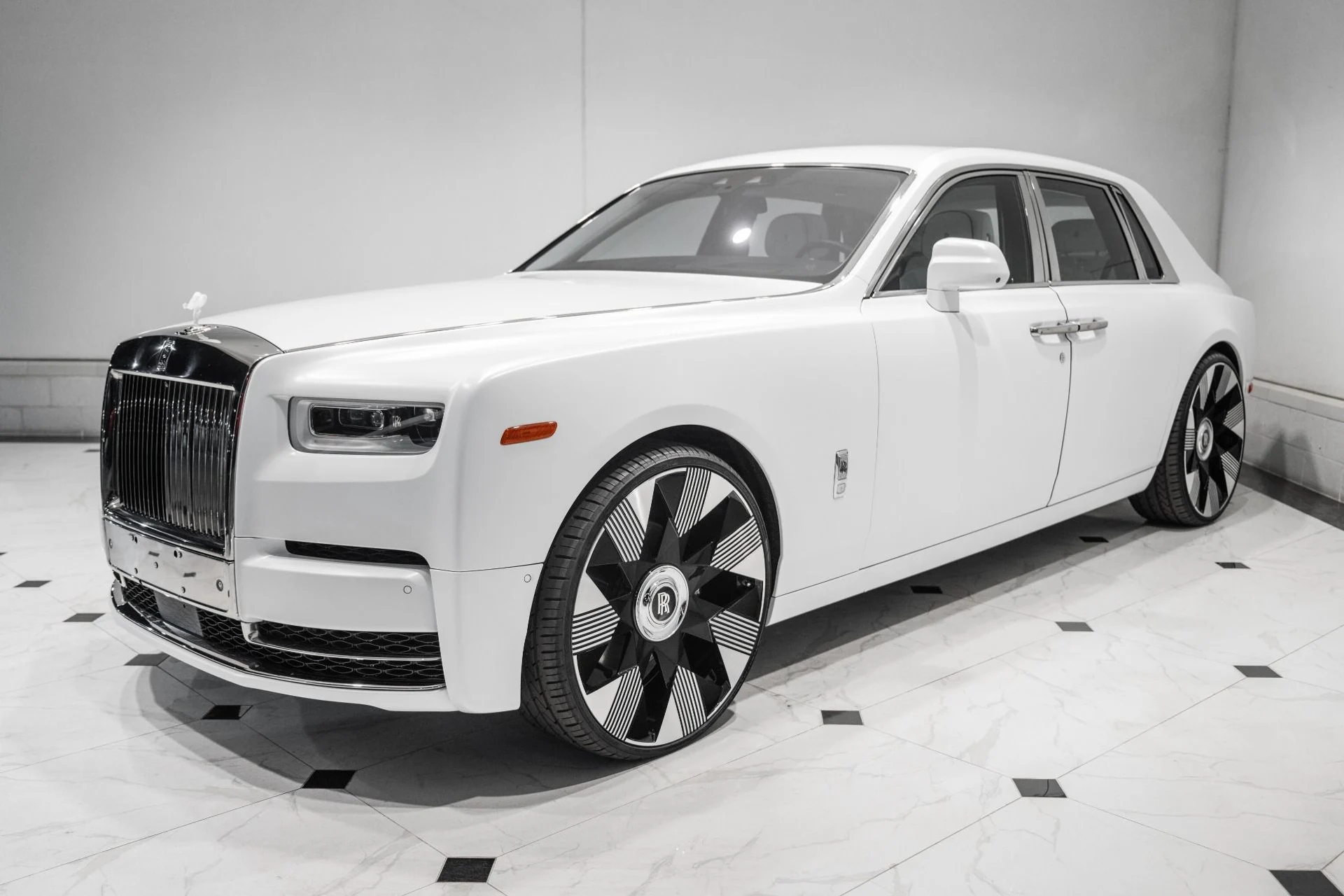 mph004_2779515732_Used_2018_Rolls_Royce_Phantom_1778080053_f7c629c3ad