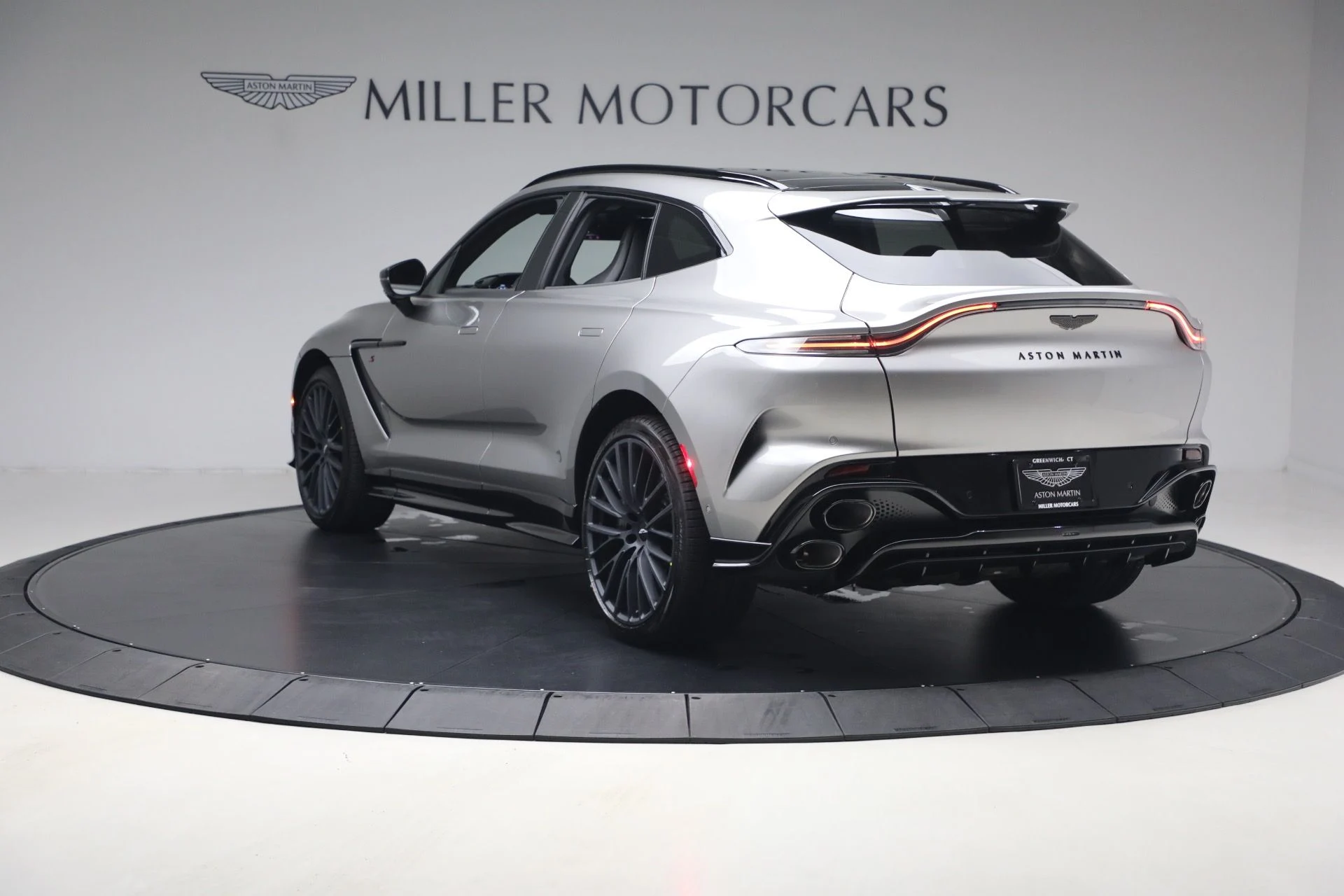 mph004_2815407341_New_2026_Aston_Martin_DBX_S_1779192381_5a303f5392