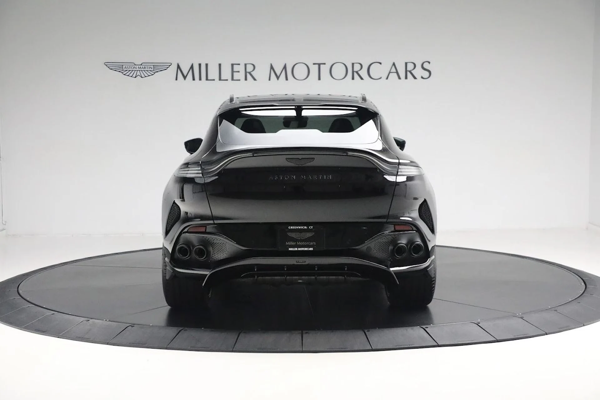 mph004_2820110248_New_2025_Aston_Martin_DBX_707_f81e6bbe1b