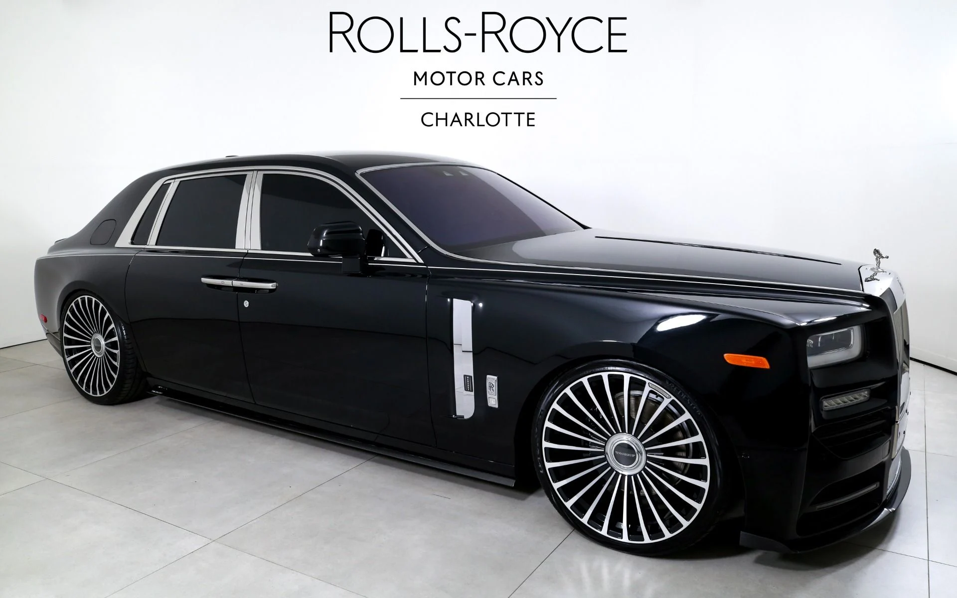 mph004_282117848_Used_2018_Rolls_Royce_Phantom_1776373846_1208278919