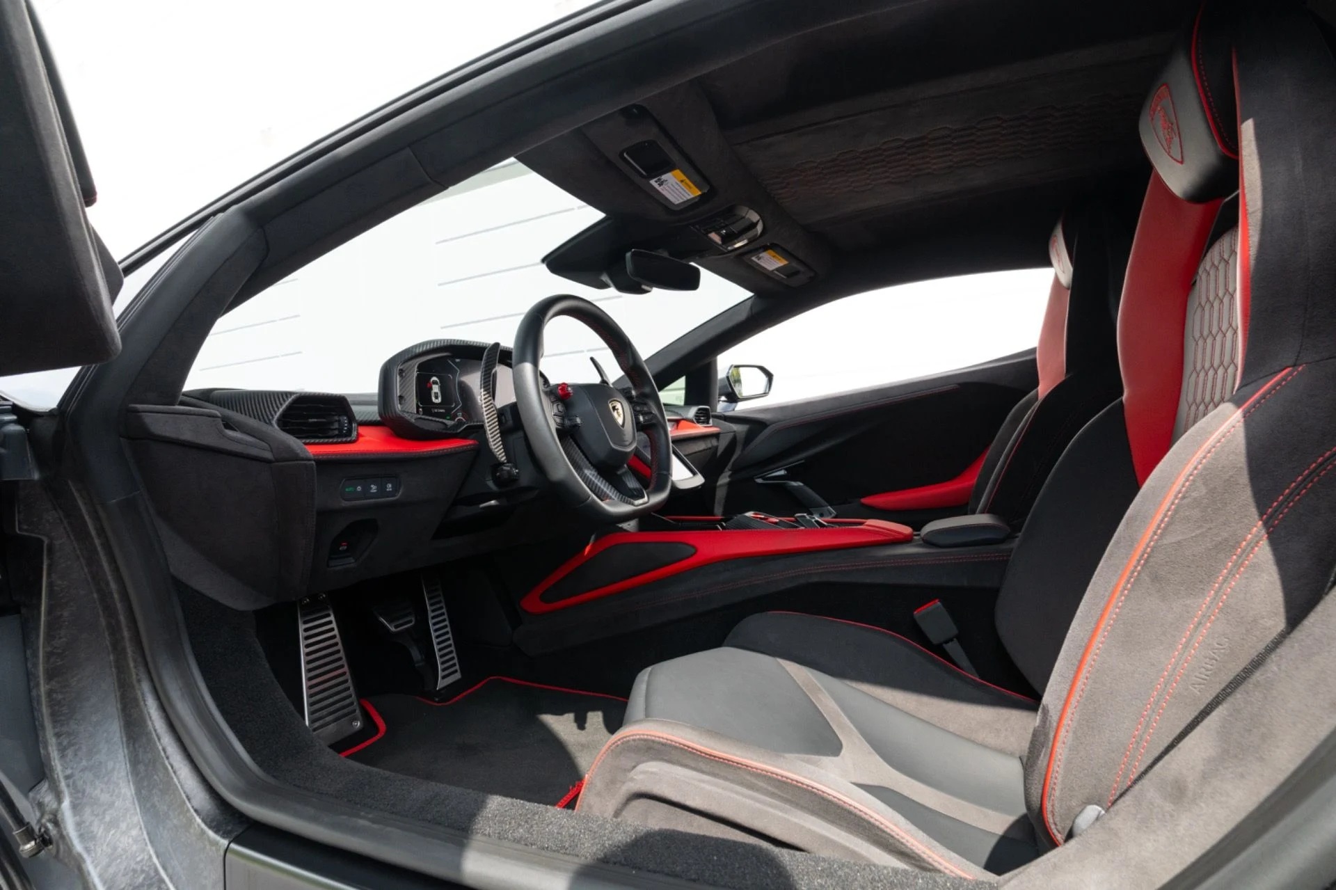 mph004_282524914_Used_2024_Lamborghini_Revuelto_1778880537_faa321f39d