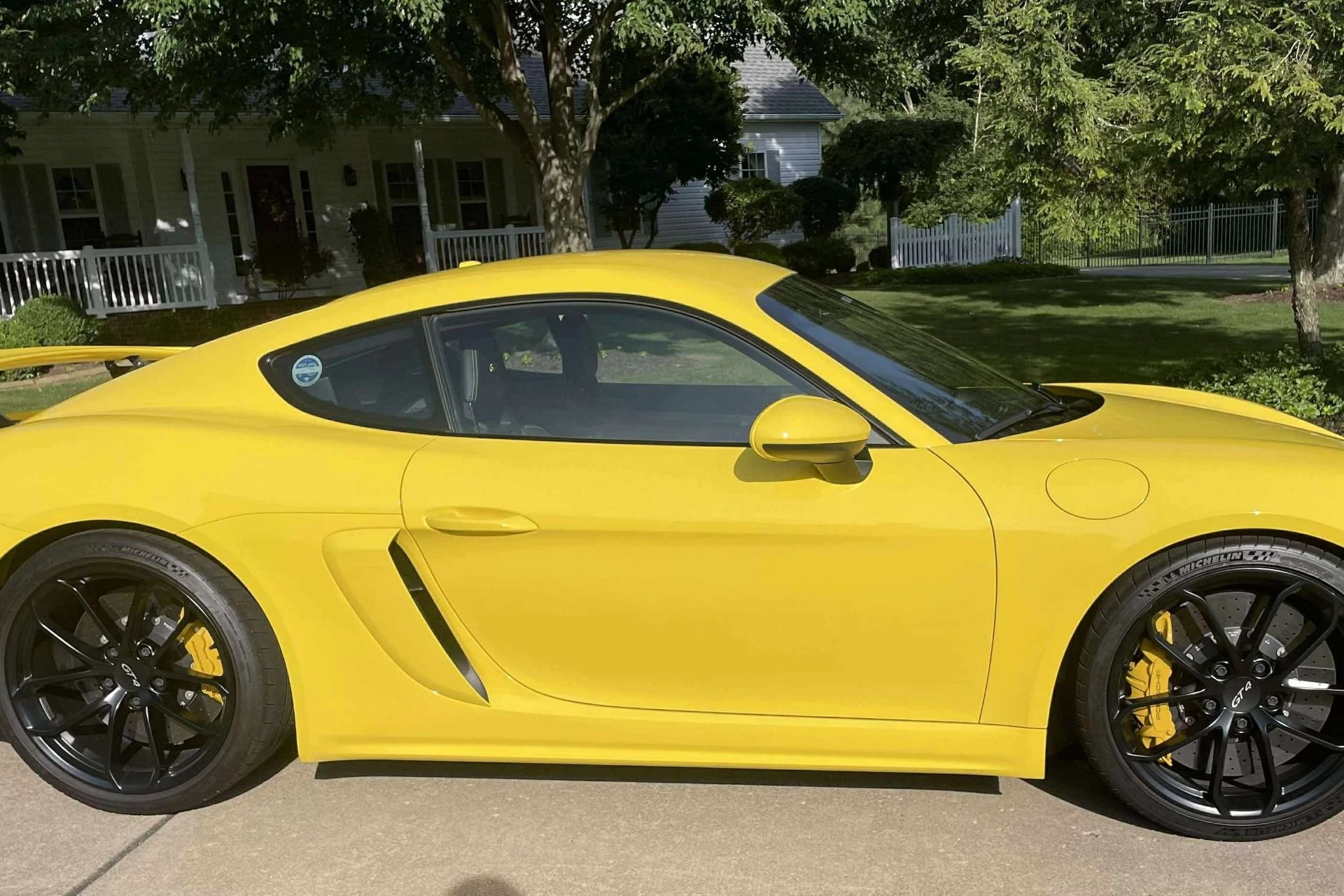 mph004_2831372539_Used_2020_Porsche_718_Cayman_GT_4_1753310333_9133dc5c45
