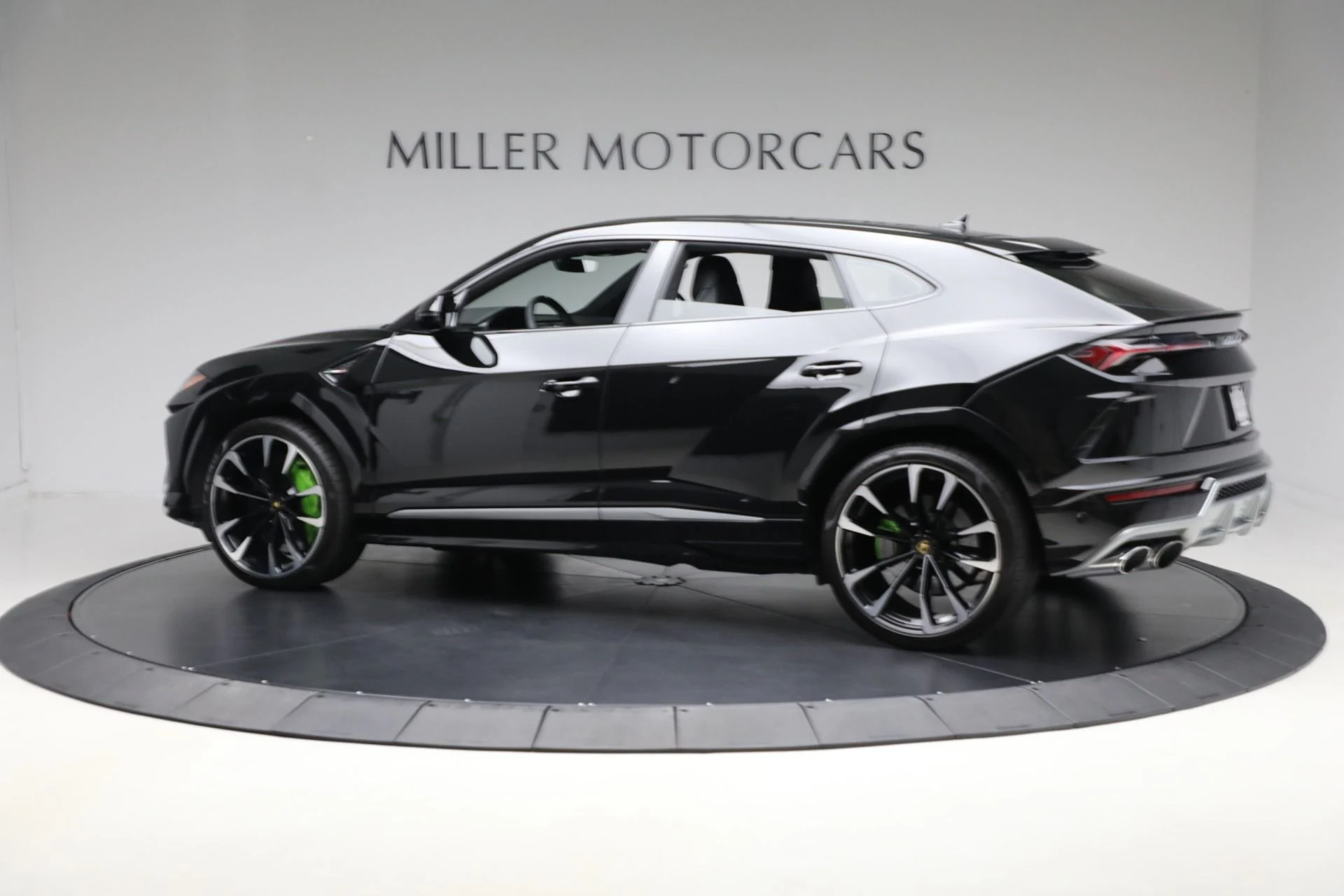 mph004_2842308863_Used_2022_Lamborghini_Urus_1761597990_2cd970e7d5