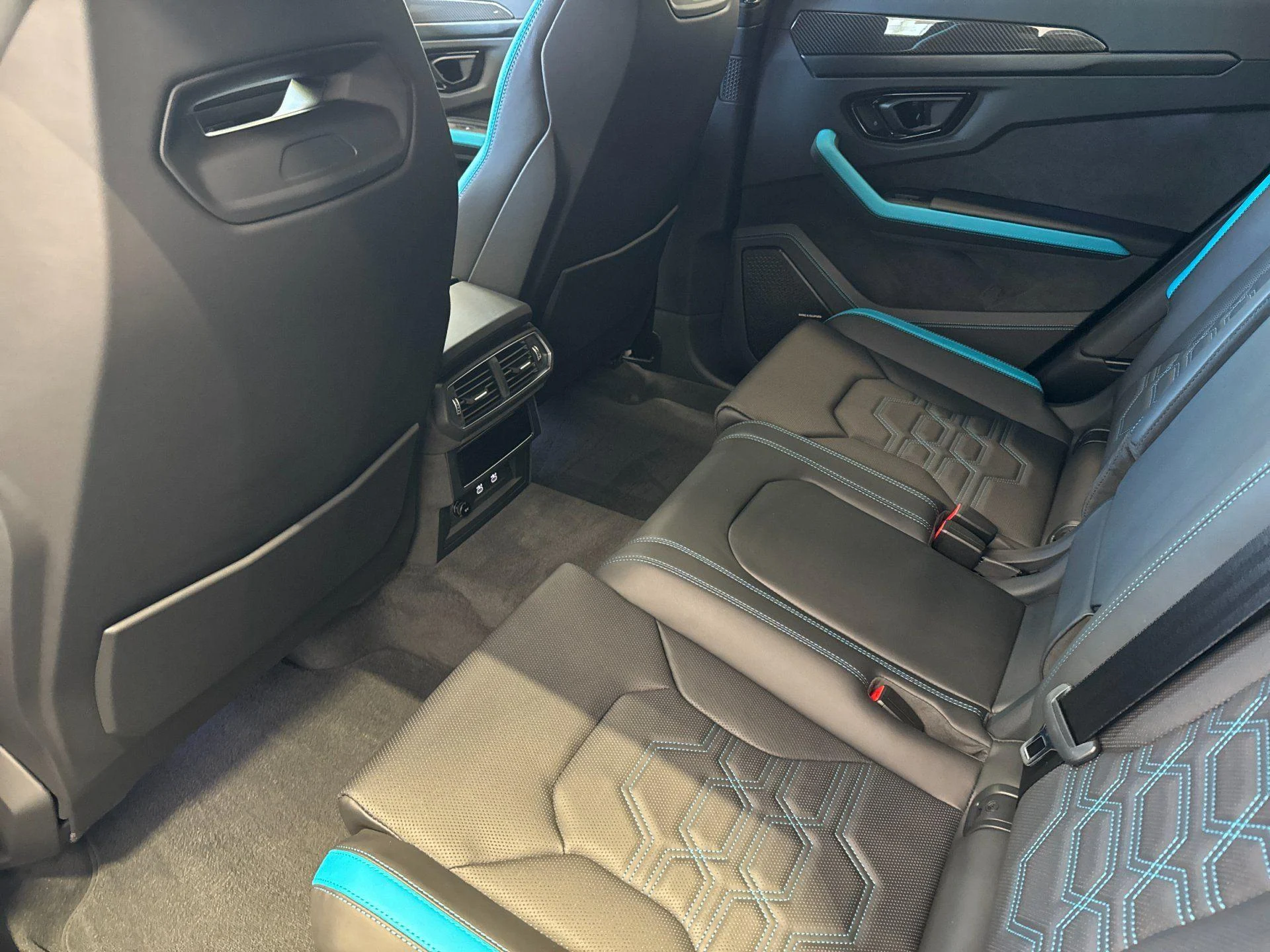 mph004_2844776029_New_2026_Lamborghini_Urus_SE_1786111357_09e27da483