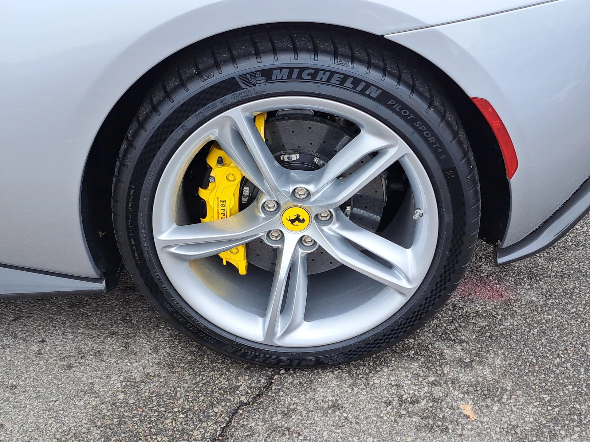 mph004_2847765259_e9f9000a160444bd0011727c1a161daax_a4ae8795bf