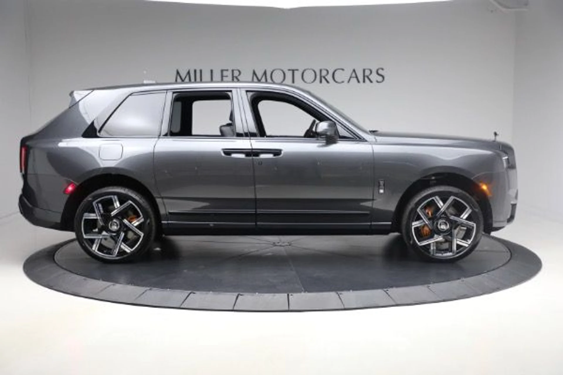 mph004_2849285062_New_2026_Rolls_Royce_Black_Badge_Cullinan_ea7f98702c