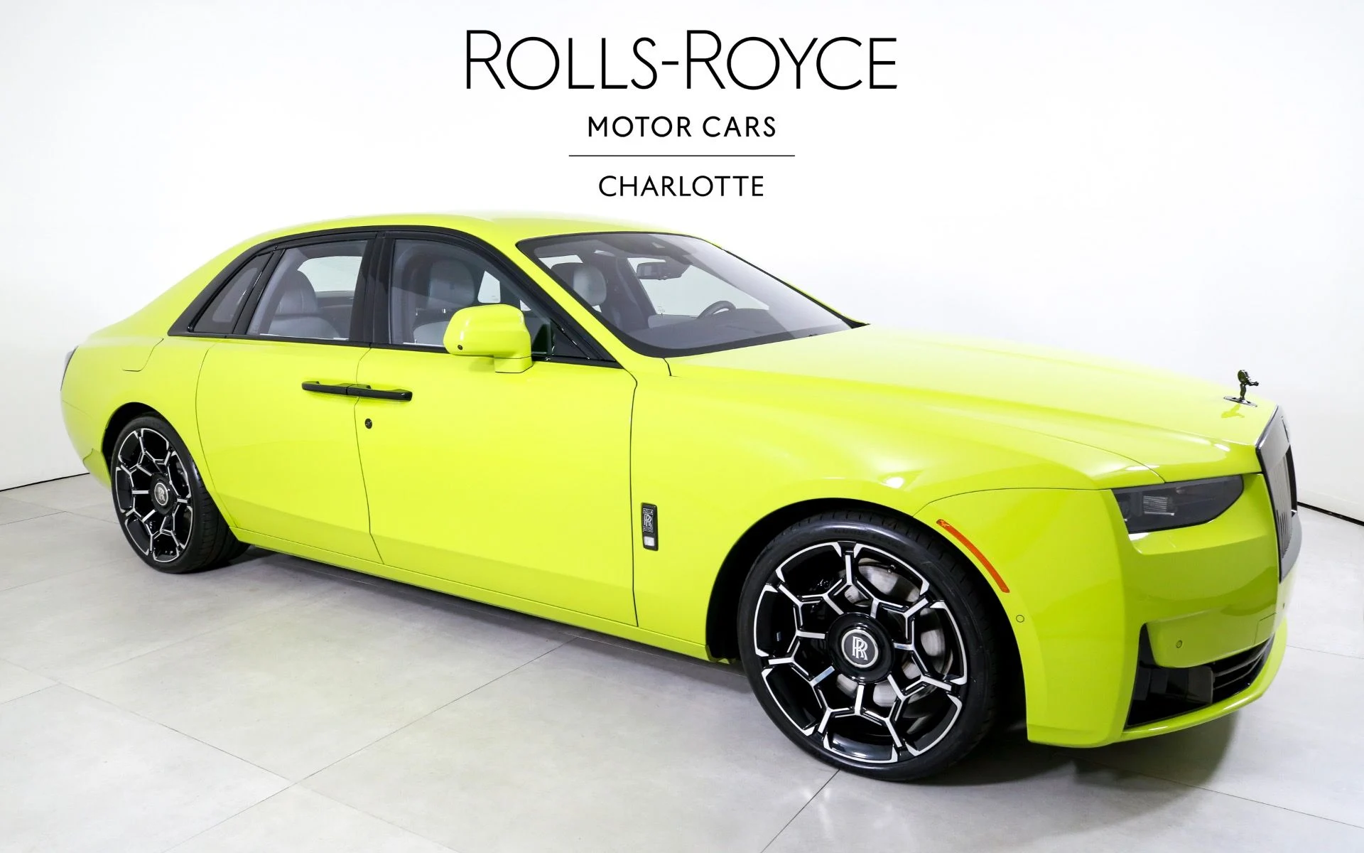 mph004_2853566384_Used_2025_Rolls_Royce_Black_Badge_Ghost_1759509892_edb6f7d5d1
