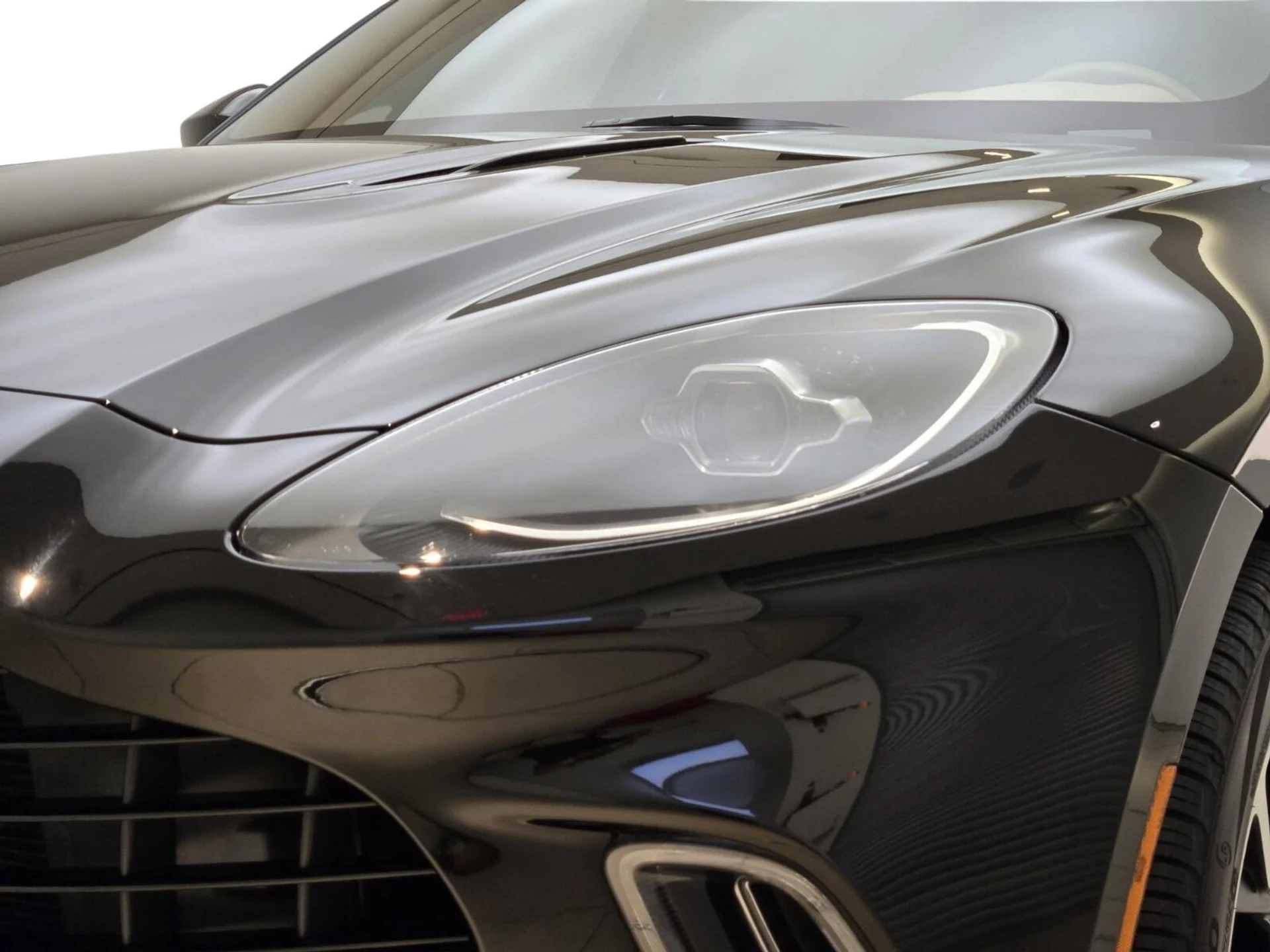 mph004_2858336850_Used_2021_Aston_Martin_DBX_1753164198_b0e7dada07