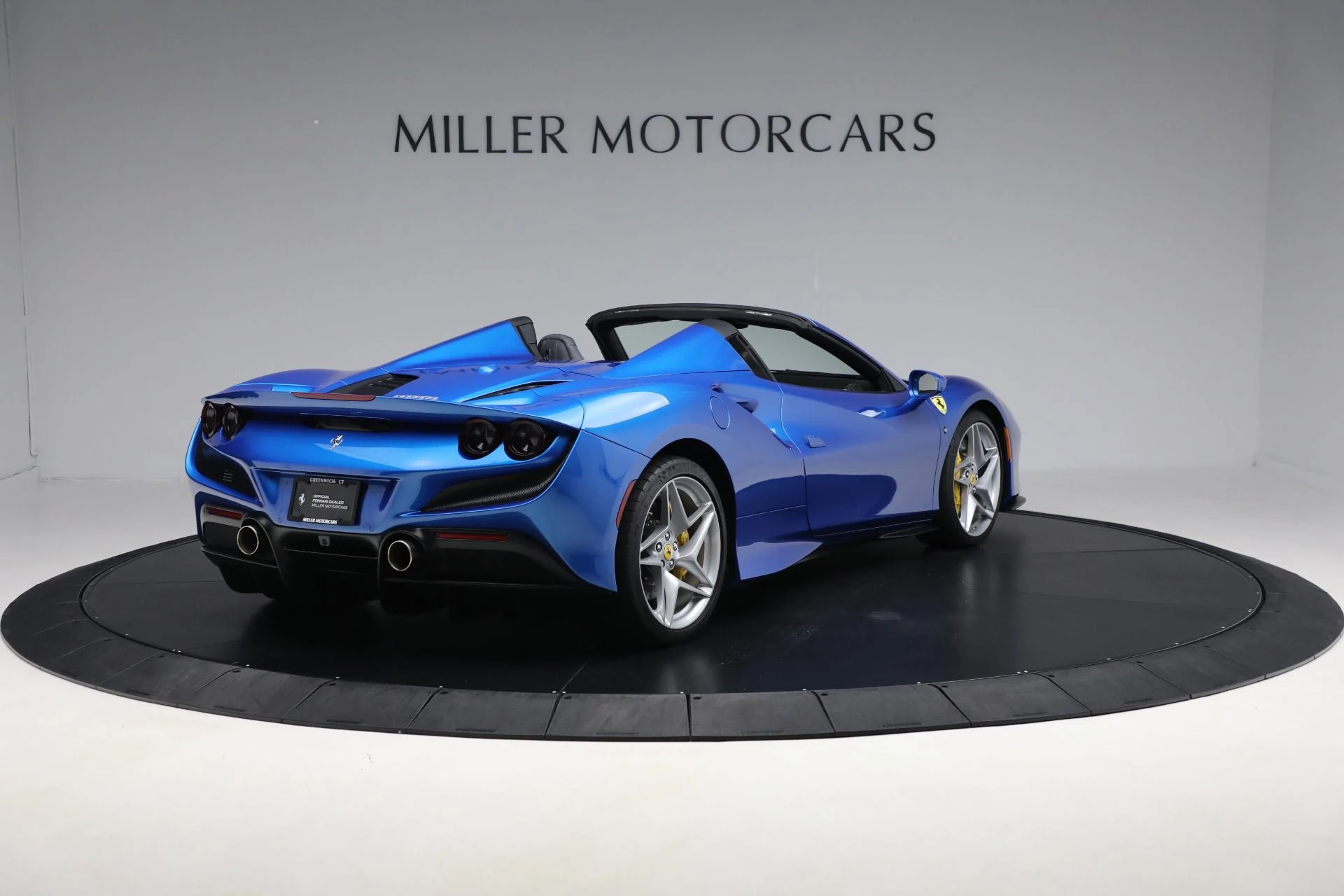 mph004_2862296354_Used_2023_Ferrari_F8_Spider_0110590a01