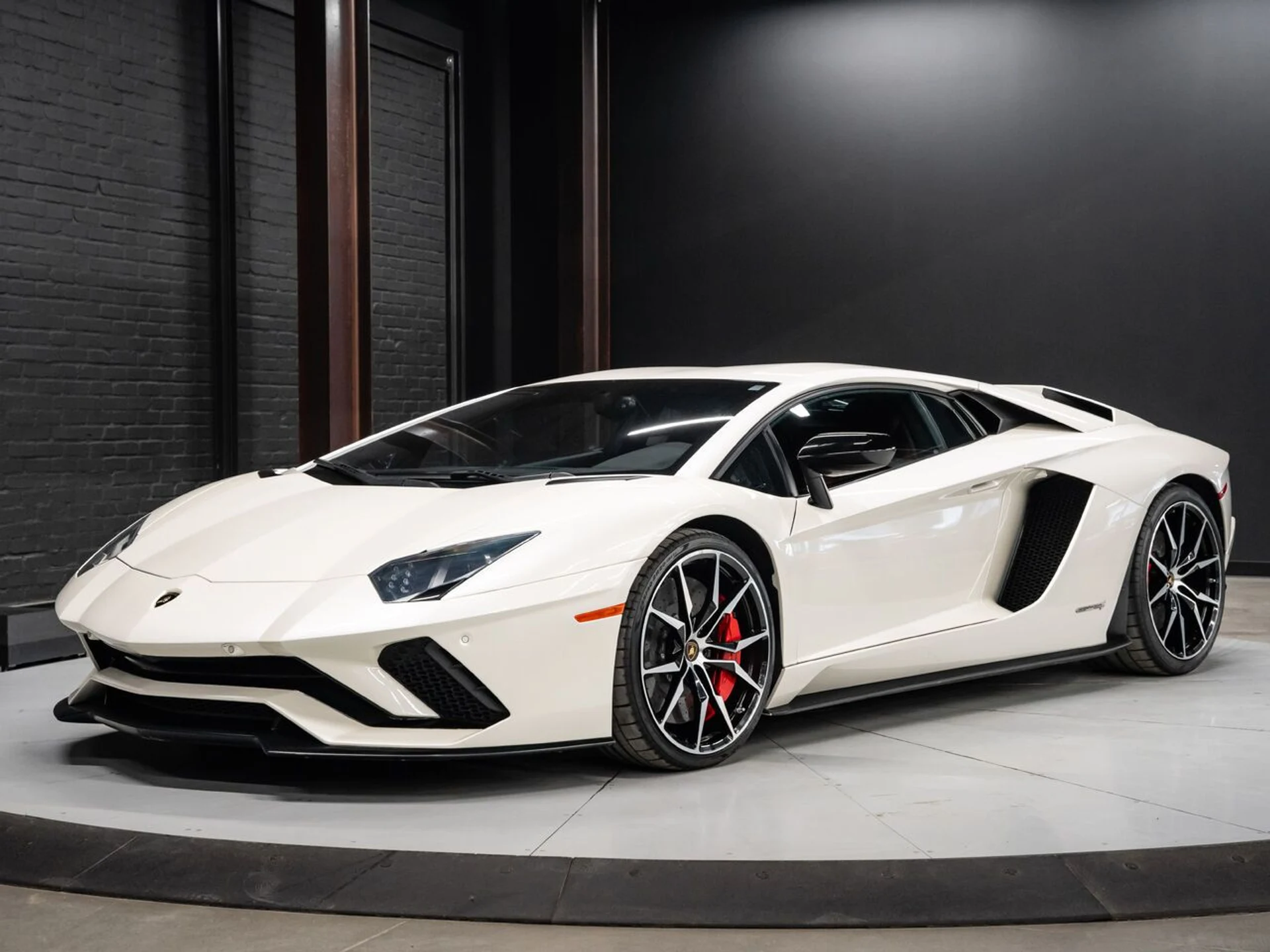 mph004_2867439514_lamborghini_aventador_2017_c60811e571