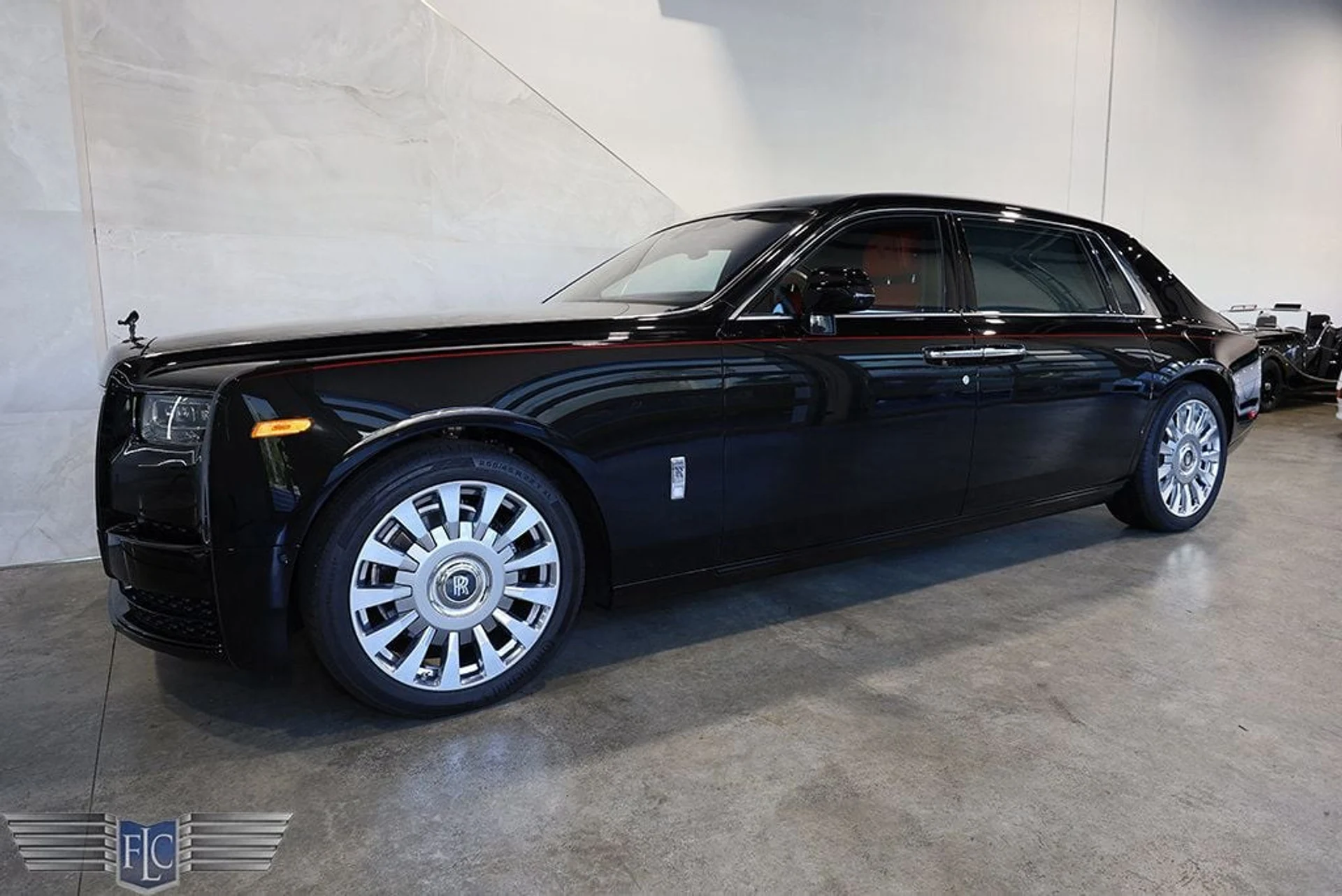 mph004_2872114971_used_2023_rolls_royce_phantom_extendedwheelbasesedan_9689_22919608_5_1024_ef542f65f4