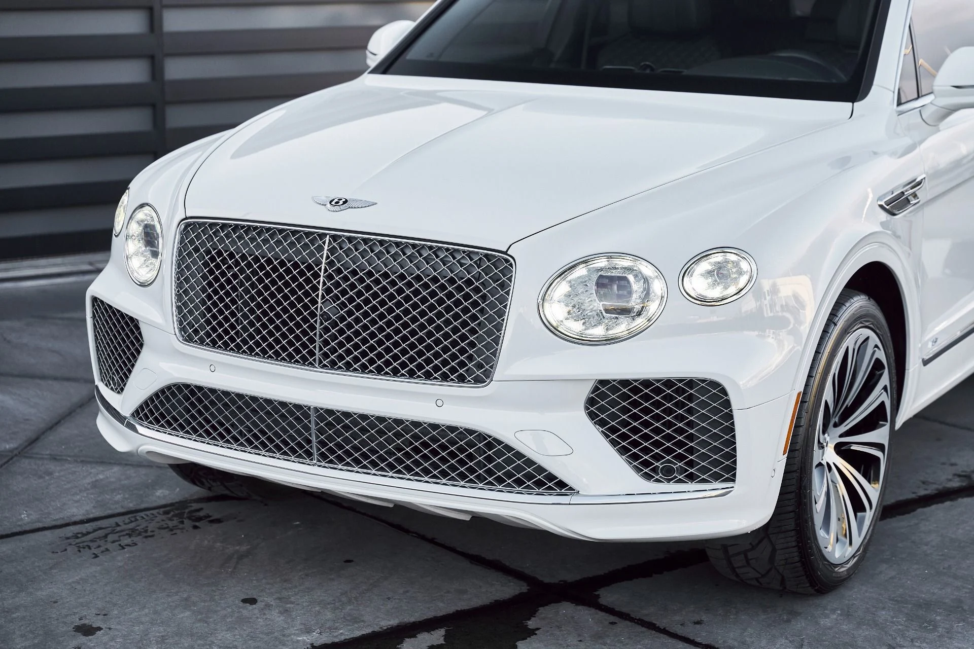 mph004_2873805325_Used_2022_Bentley_Bentayga_V8_1768246084_a3bd21d572