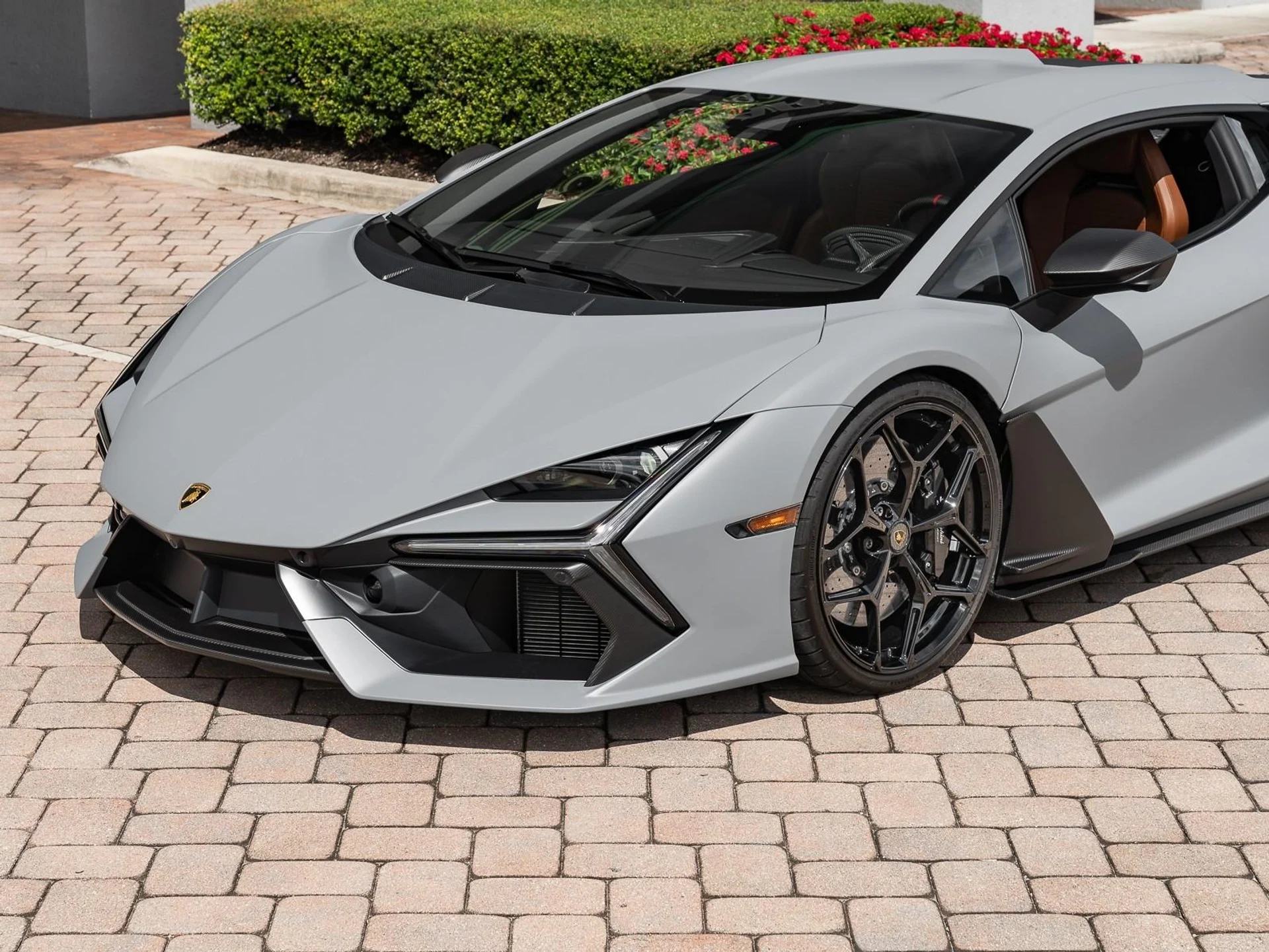 mph004_287466705_Used_2024_Lamborghini_Revuelto_1758910255_37a43ce0ba