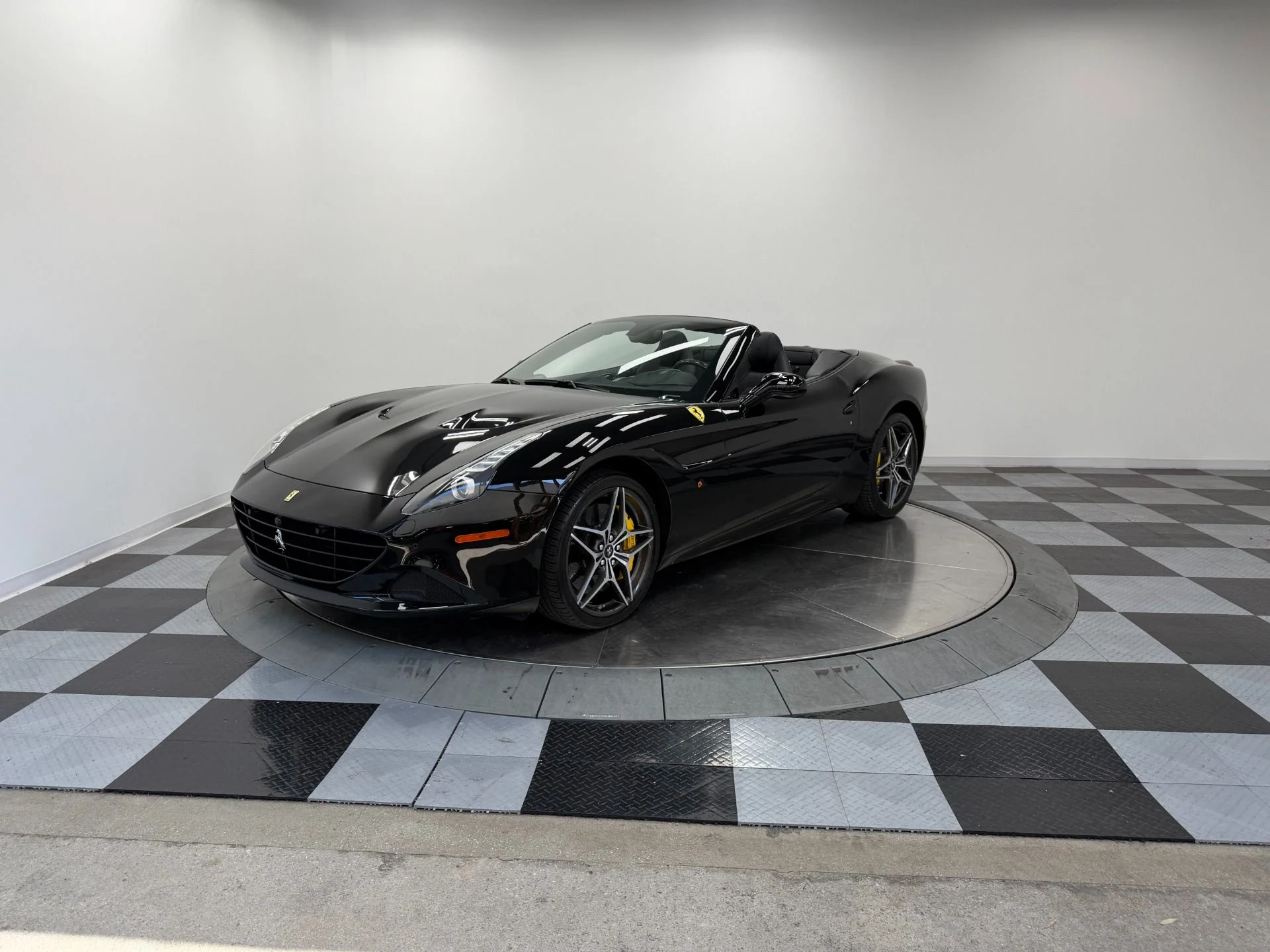 mph004_2881903635_Used_2016_Ferrari_California_T_Carbon_Fiber_Driving_Zone_Twin_Turbo_Power_1782147387_8365bc9e0b