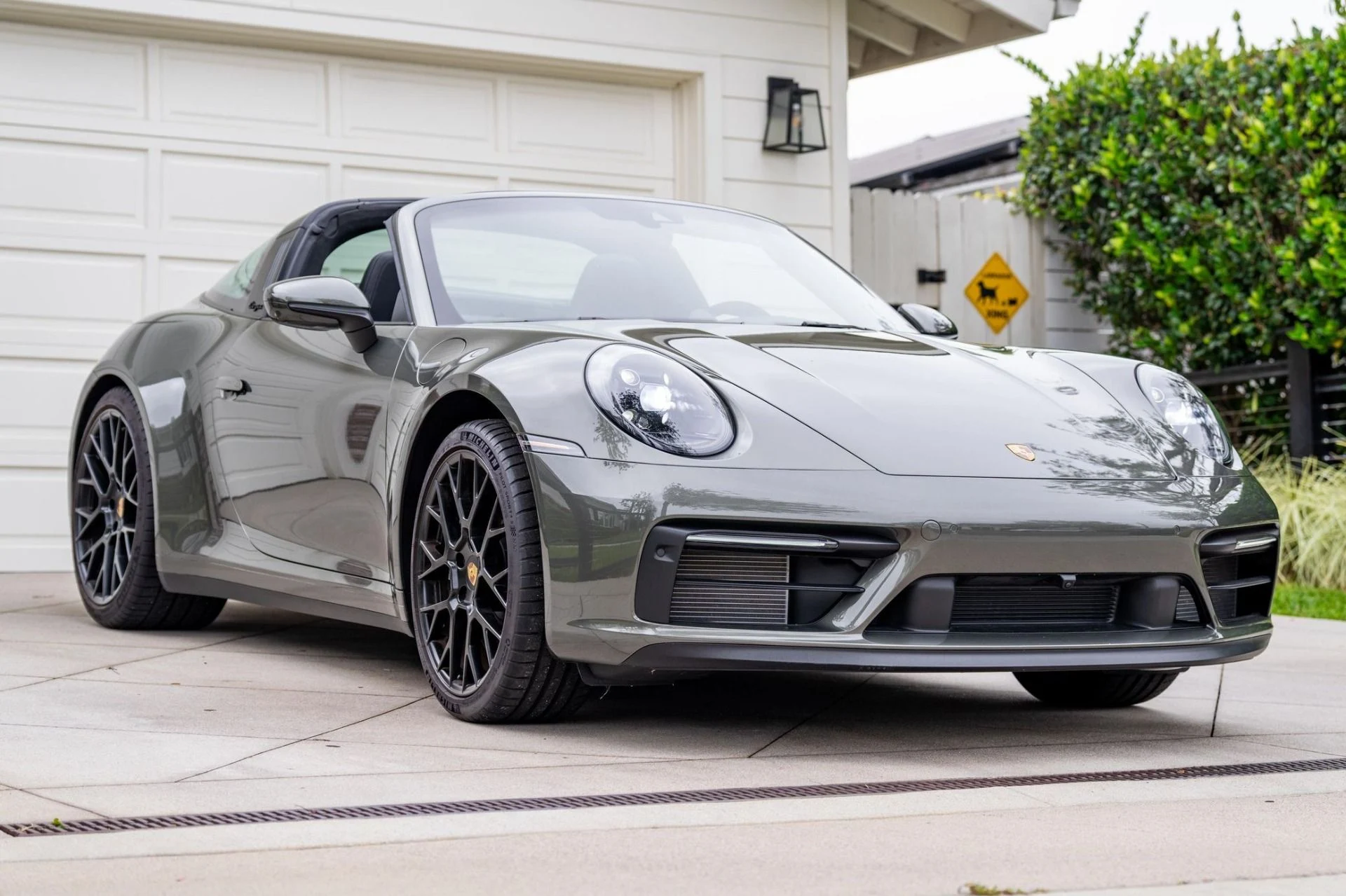 mph004_2884882689_Used_2024_Porsche_911_Targa_4_GTS_1782170019_2fe7d96762