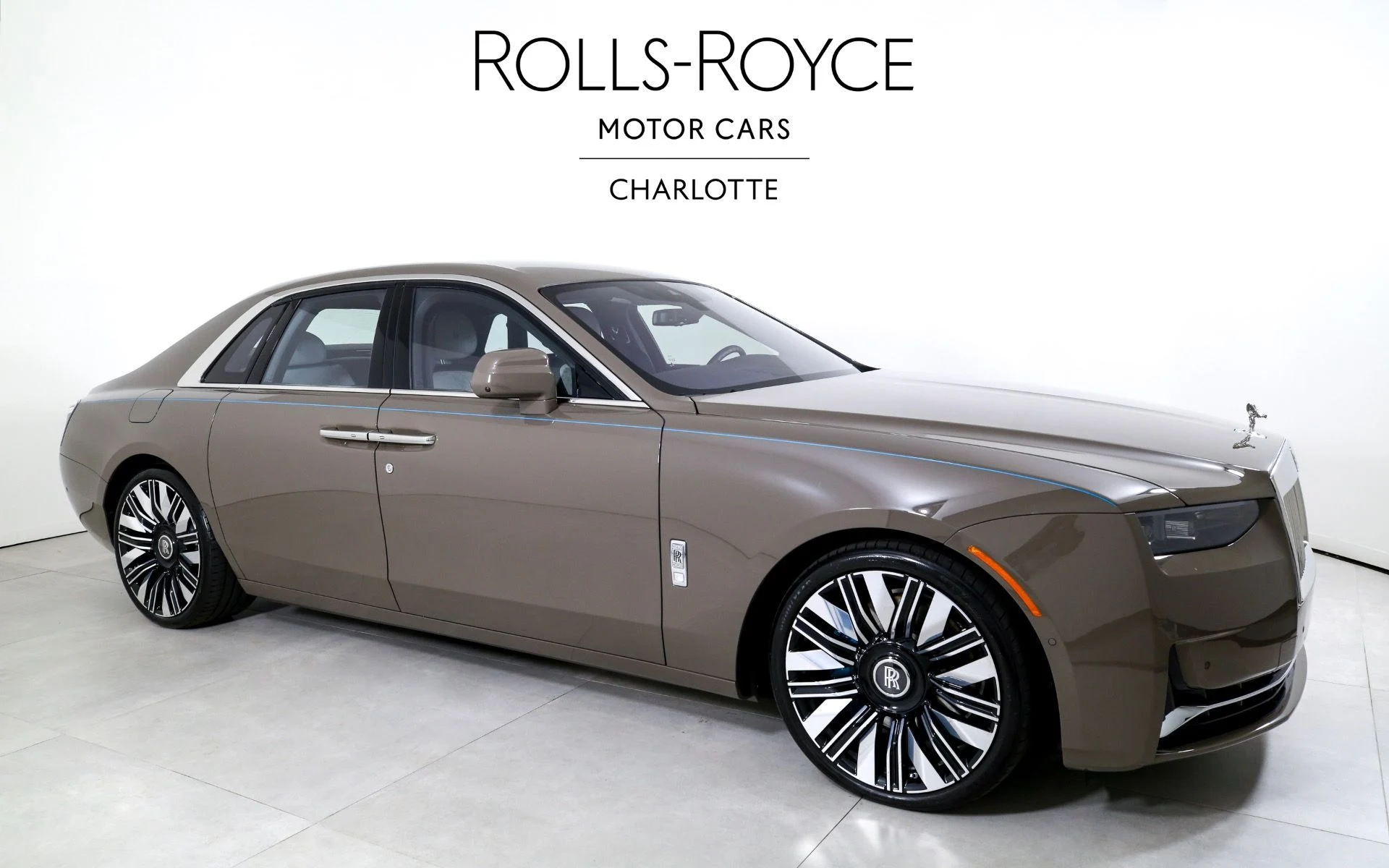 mph004_2895454812_Used_2025_Rolls_Royce_Ghost_1759510962_2a919a8b83