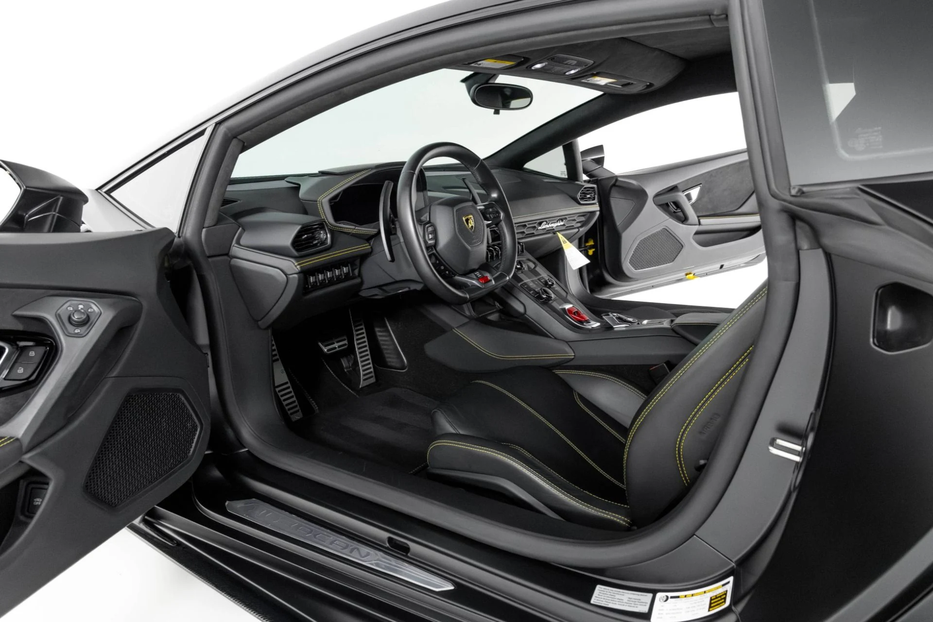 mph004_2898947166_Used_2016_Lamborghini_Huracan_AWD_1763755009_ad595bb8b2