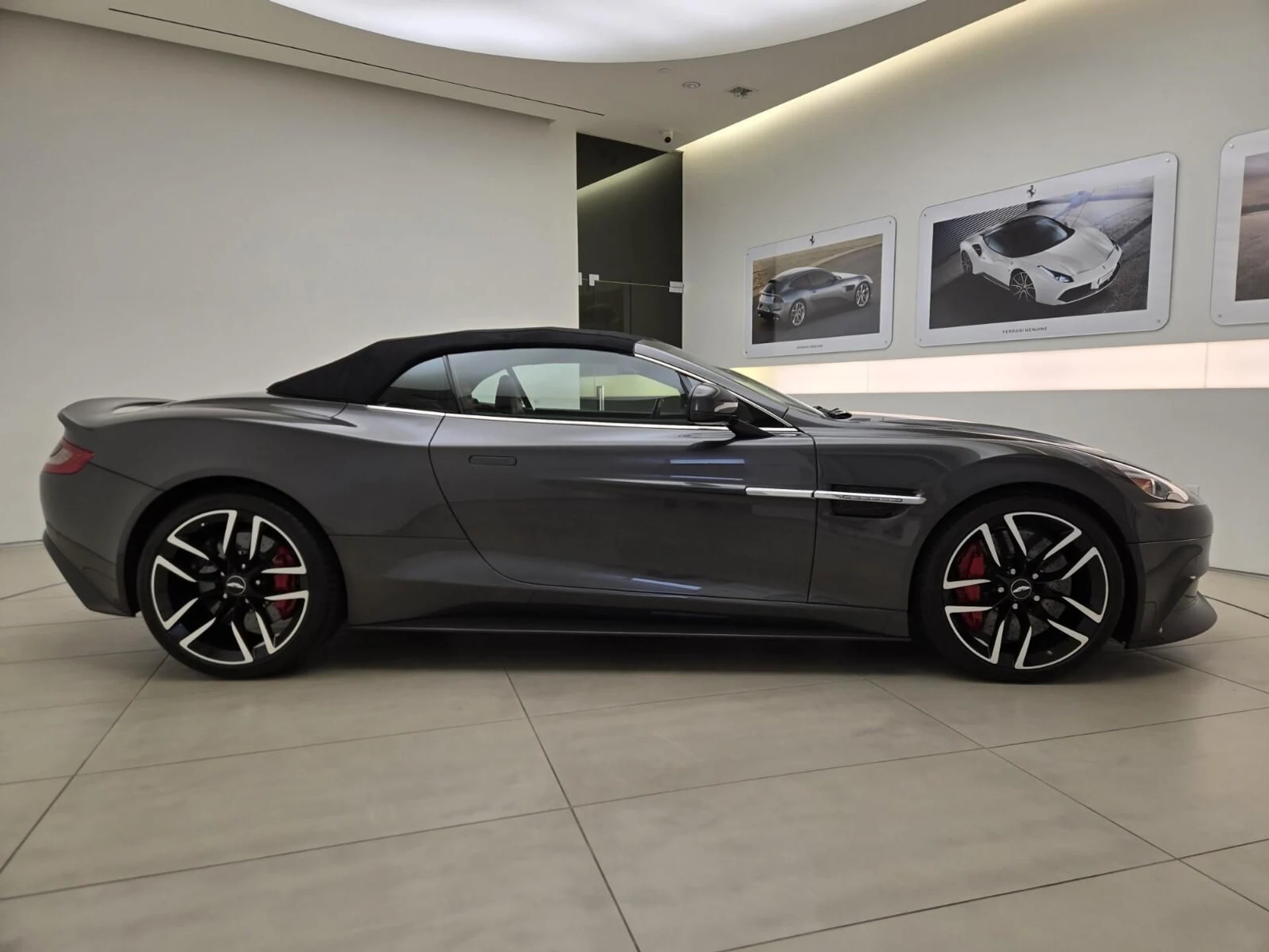 mph004_2918969532_Used_2015_Aston_Martin_Vanquish_Volante_1756882923_d546f35646