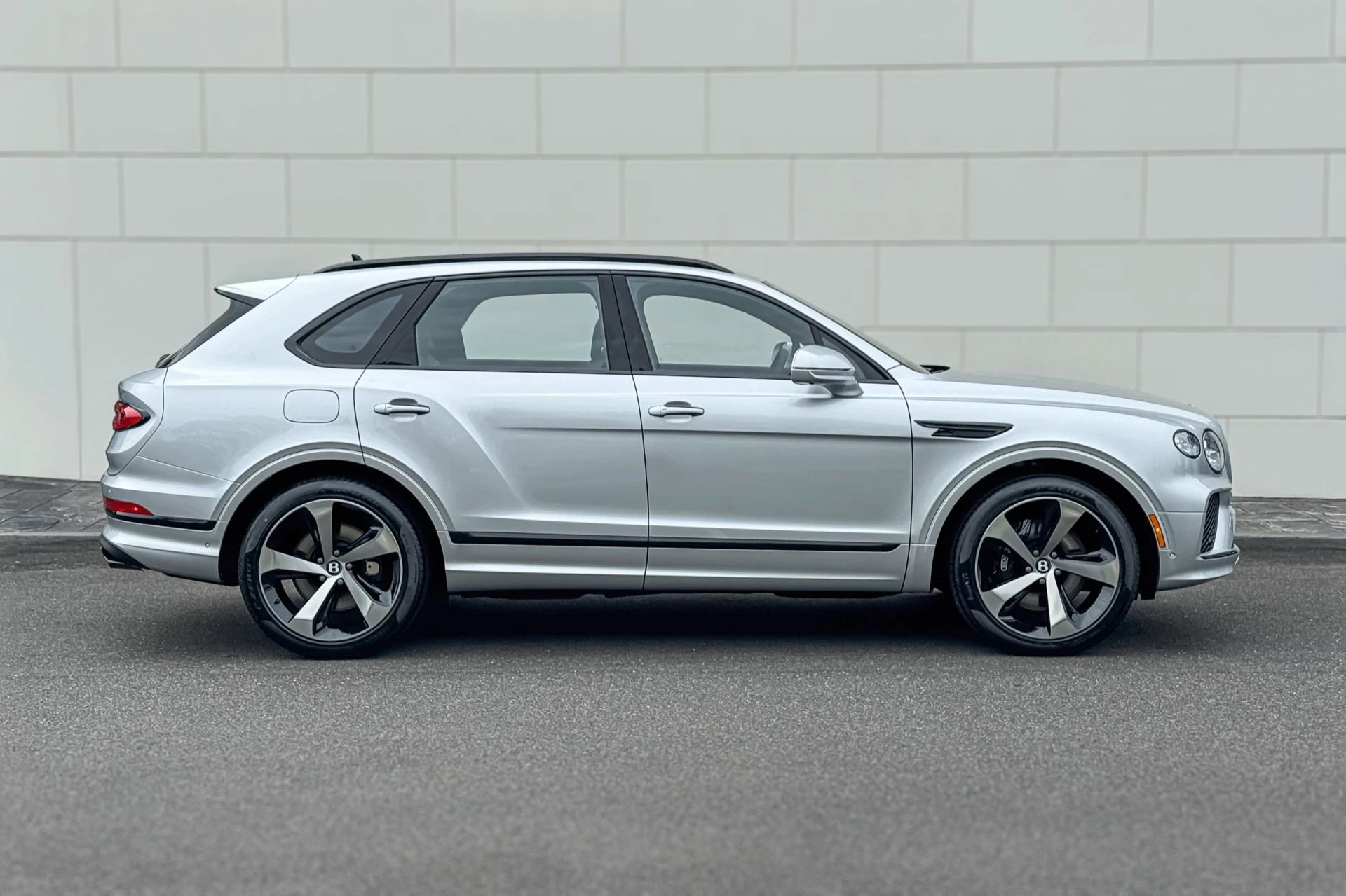 mph004_2922058951_New_2025_Bentley_Bentayga_V8_1757940189_47a84d567d