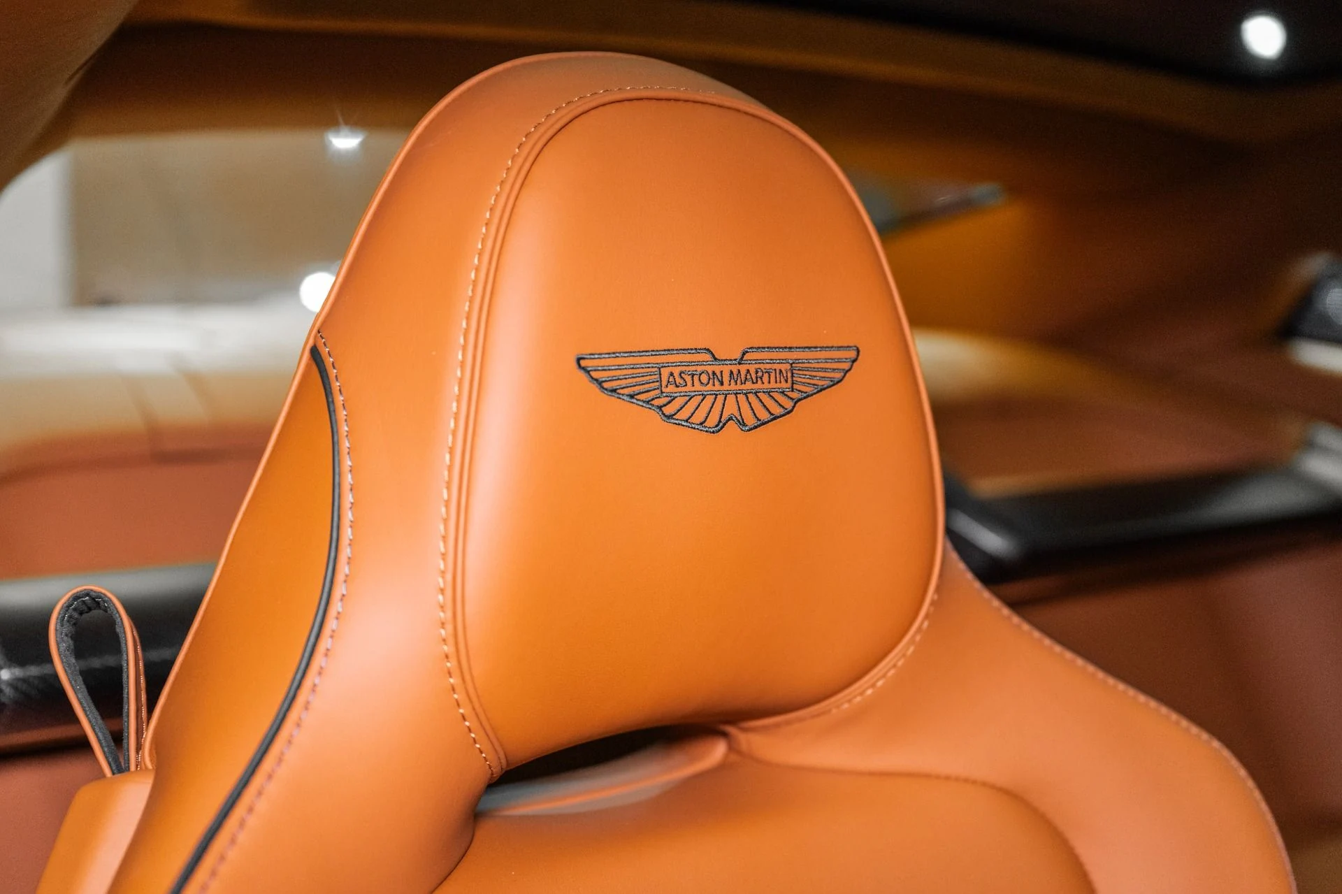mph004_2922651100_Used_2025_Aston_Martin_Vanquish_1751746222_fa3cd1d84d
