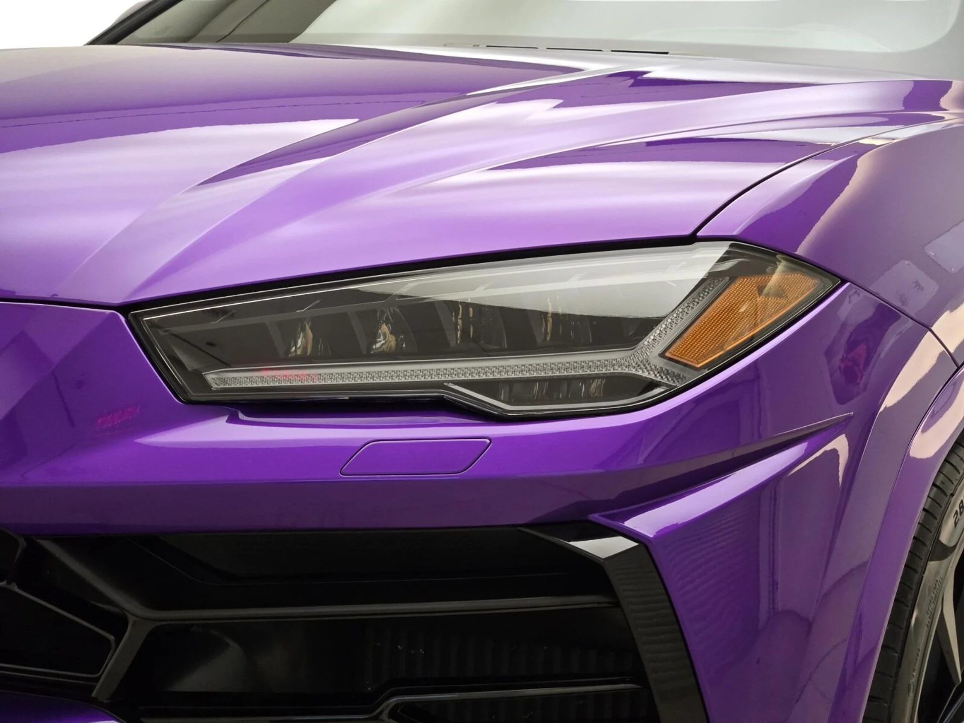 mph004_2925456492_Used_2022_Lamborghini_Urus_1760597894_0cae037f8f