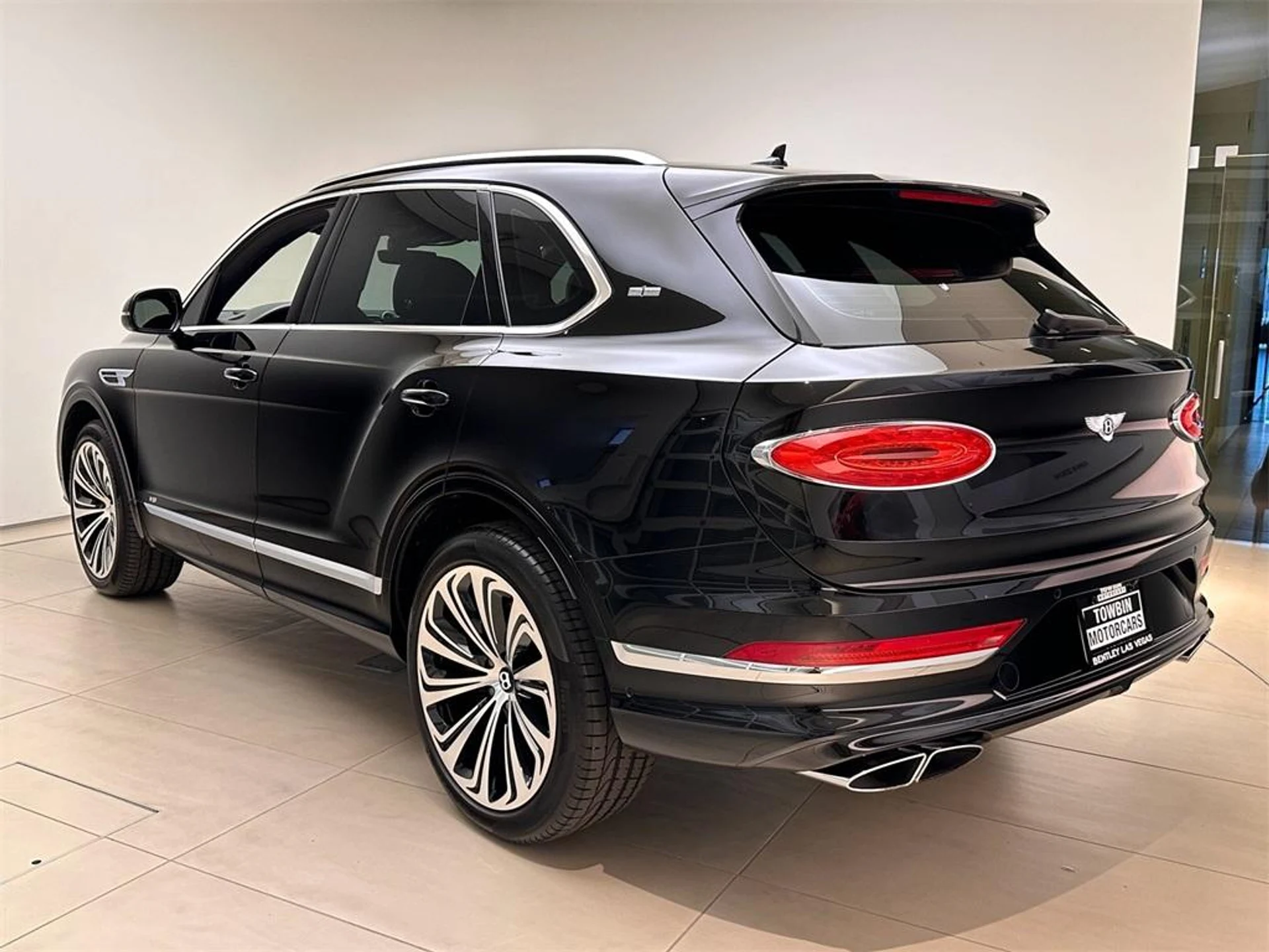 mph004_2926087463_Used_2021_Bentley_Bentayga_V8_1715724574_13a6b8d6a3