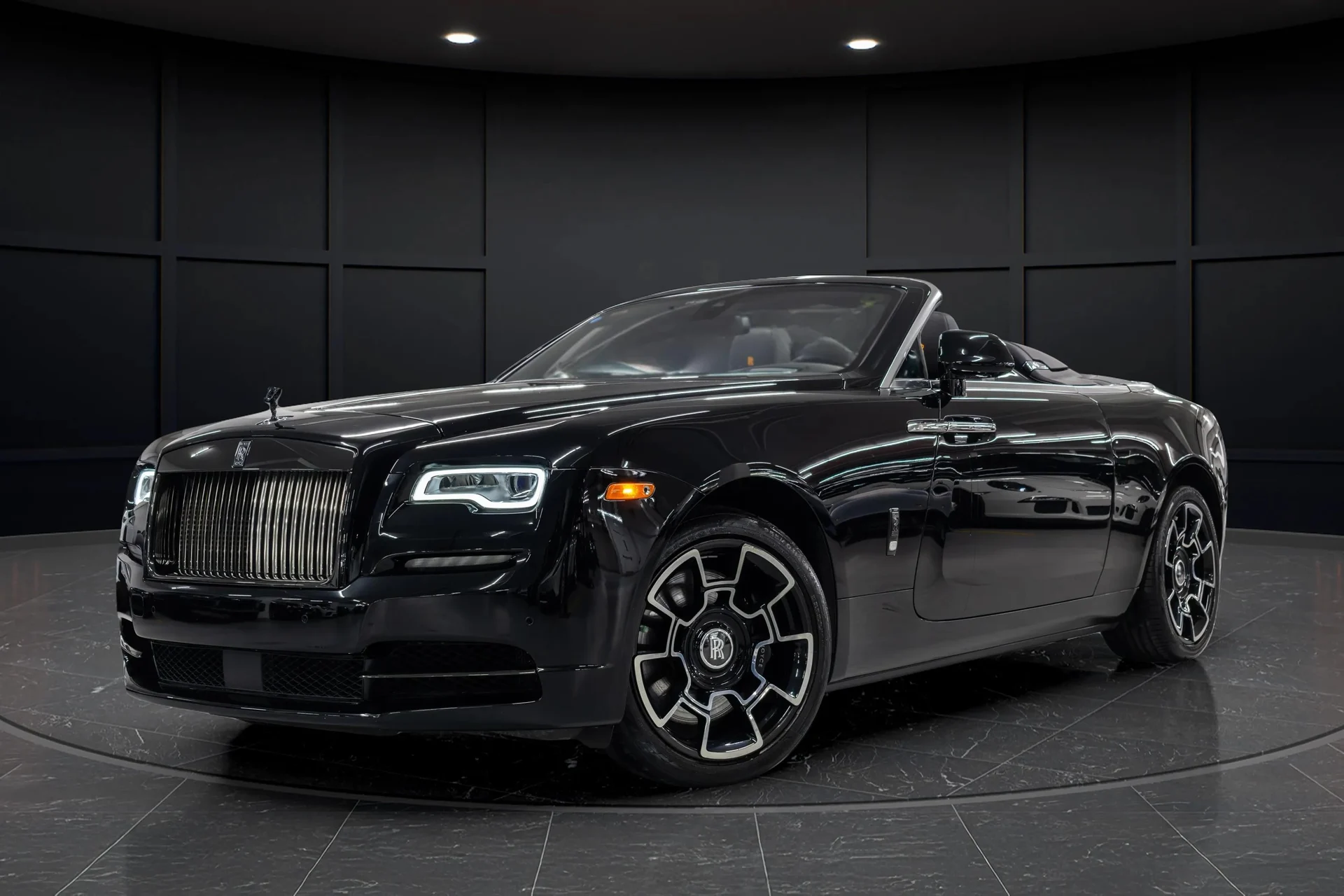 mph004_292952801_59125a1d_f121_49b2_aa7f_3fc6112188d8_201920_Rolls_Royce20_Black20_Badge20_Dawn2028_SCA_666_D55_KU_11584429_2_4247cc45c2