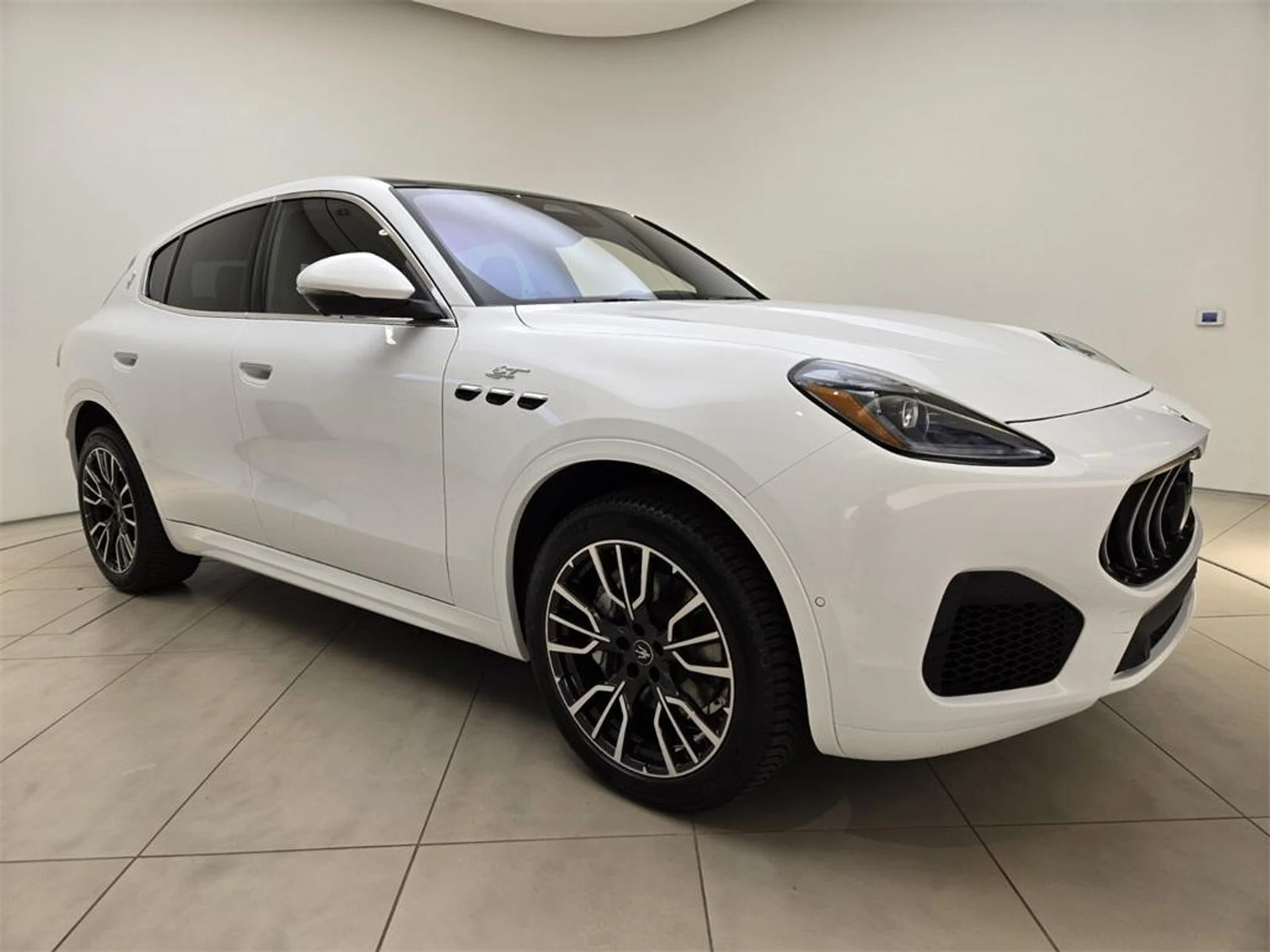 mph004_2930890711_Used_2024_Maserati_Grecale_GT_1718809491_71c41c1a48