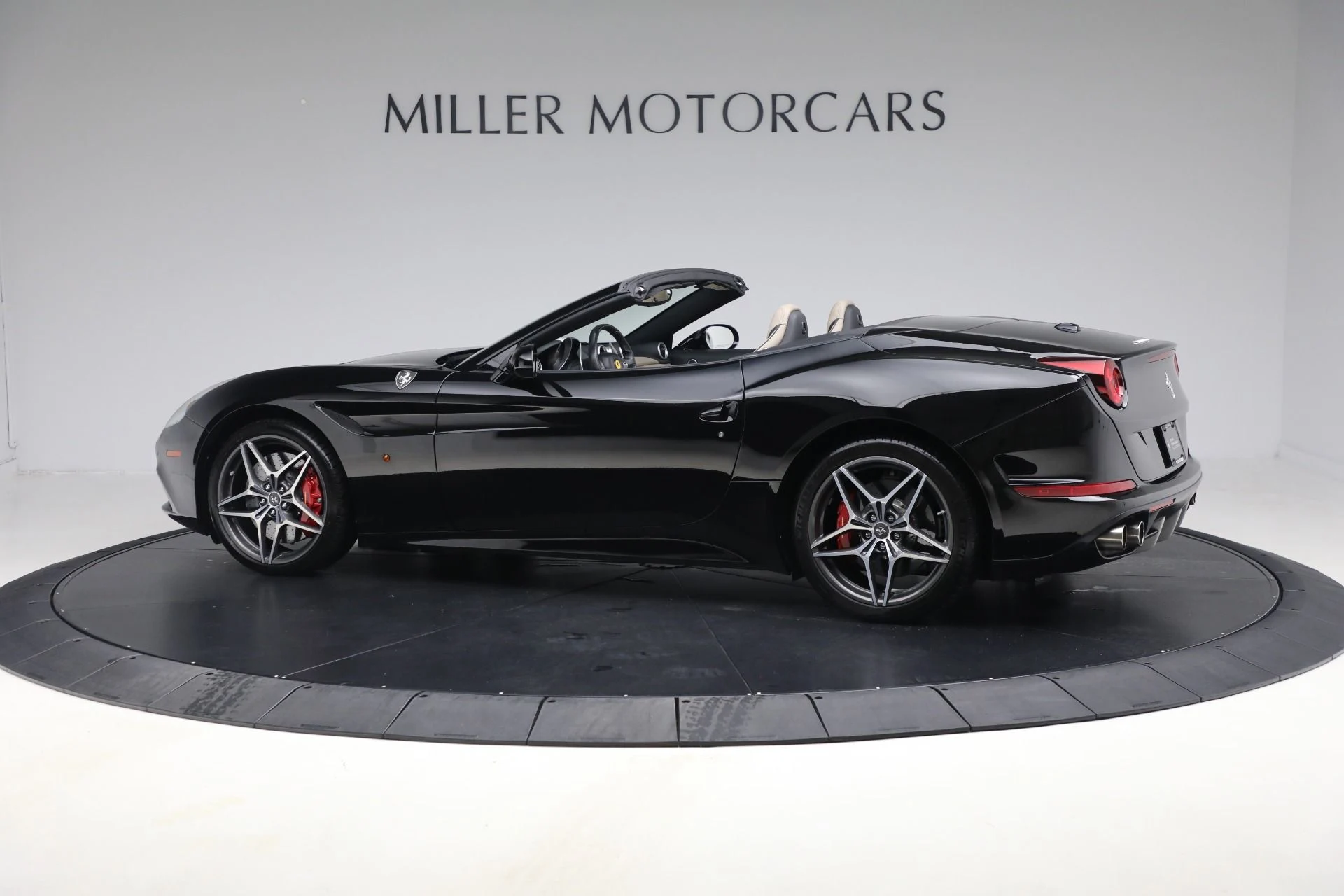 mph004_2932705009_Used_2016_Ferrari_California_T_1749504250_0cf5b720a9