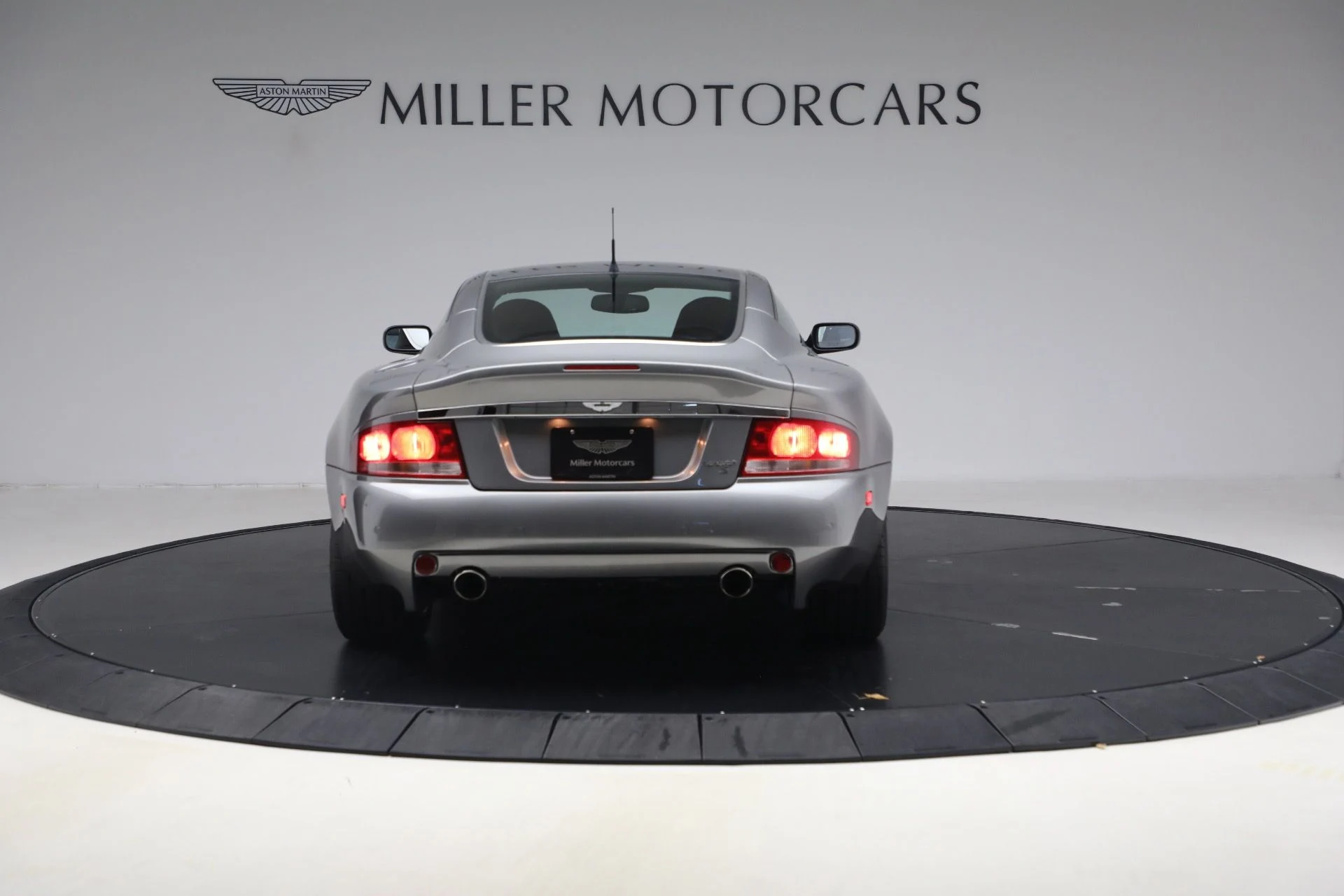 mph004_2942097564_Used_2006_Aston_Martin_V12_Vanquish_S_1792851936_bb61fb25dc