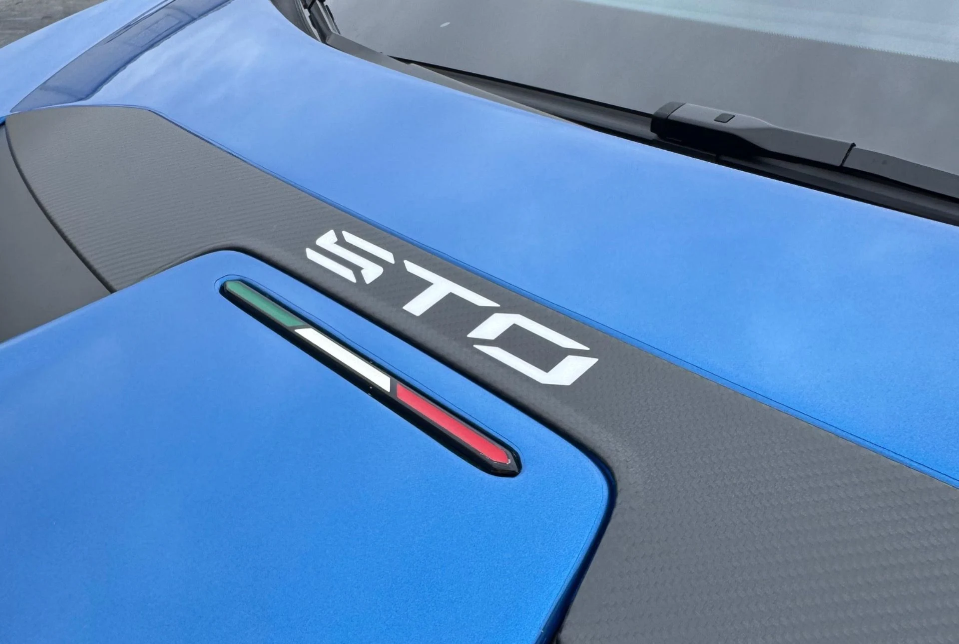 mph004_2945950380_Used_2022_Lamborghini_Huracan_STO_1767636479_720912e090