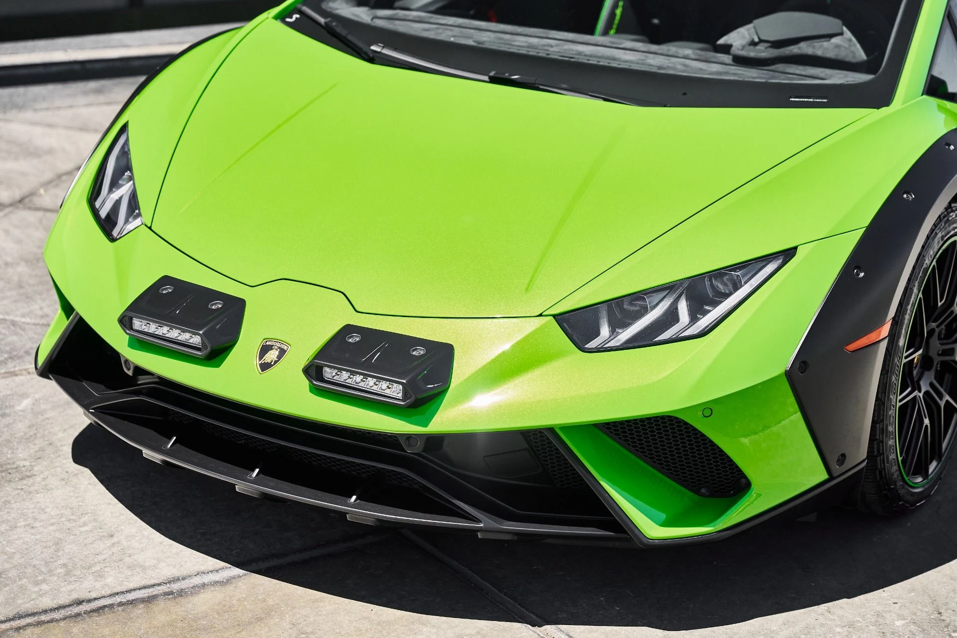 mph004_2946260819_Used_2023_Lamborghini_Huracan_Sterrato_Base_1779238823_ed183c13bb