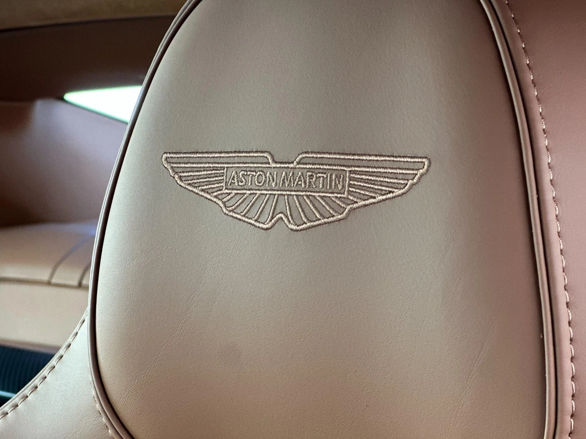 mph004_2973505566_New_2025_Aston_Martin_Vanquish_V12_1761314706_d050cae186